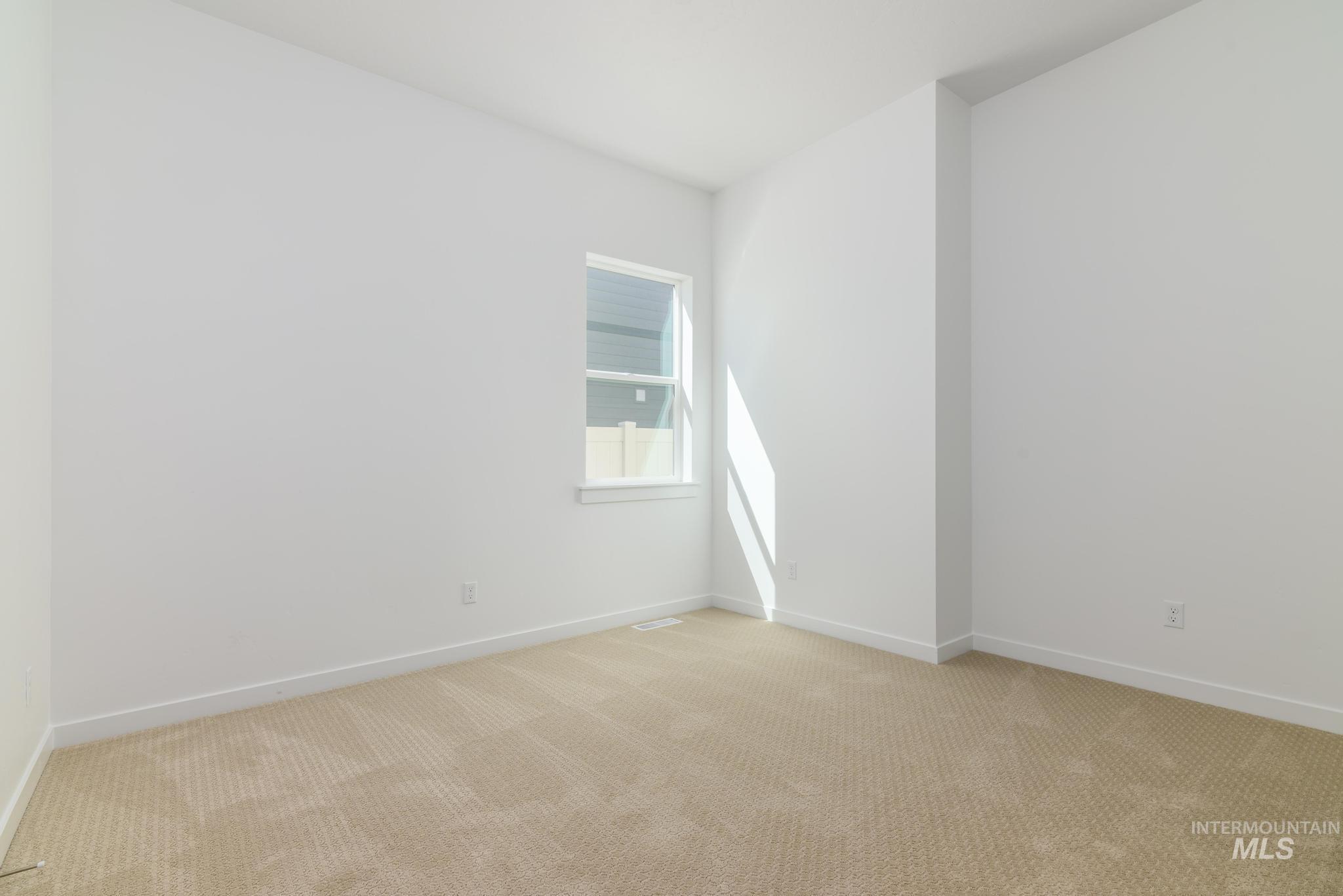 5677 N Christian Ave Property Photo 29