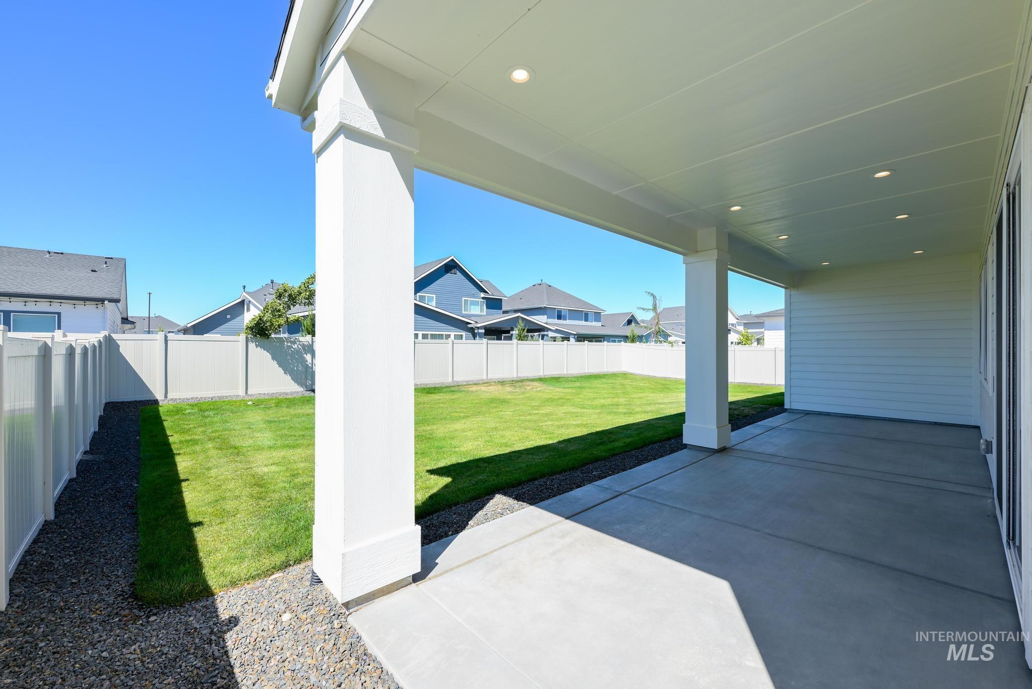 5677 N Christian Ave Property Photo 32