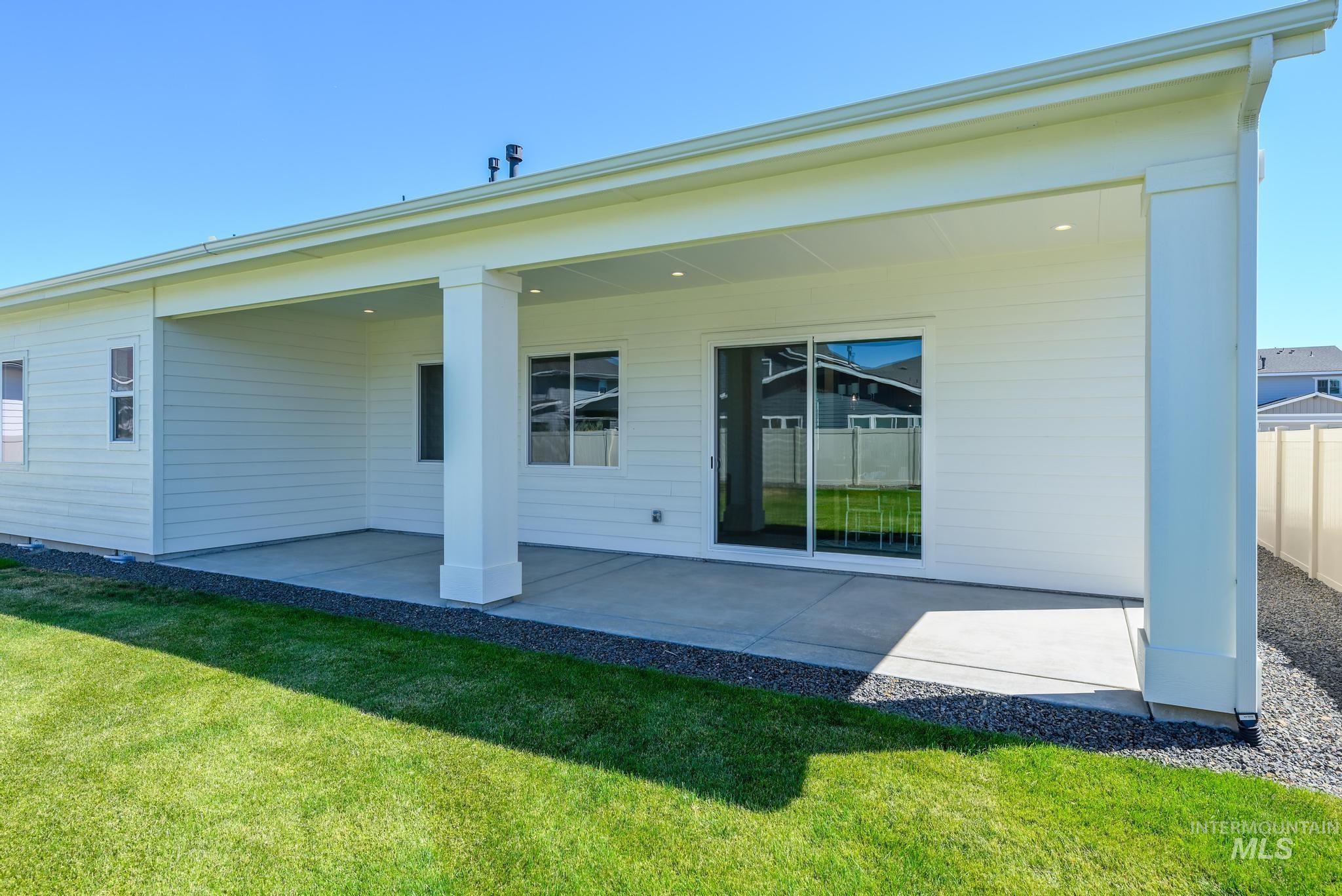 5677 N Christian Ave Property Photo 33