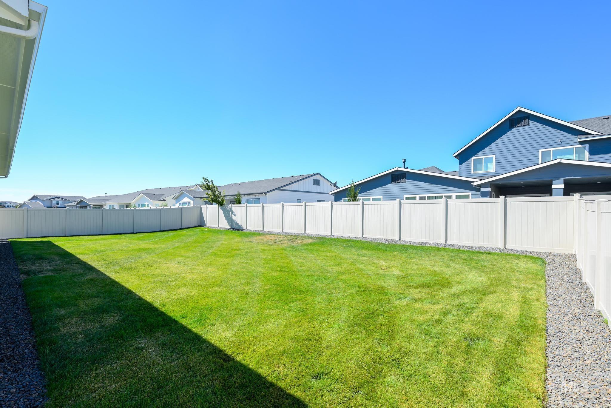 5677 N Christian Ave Property Photo 36