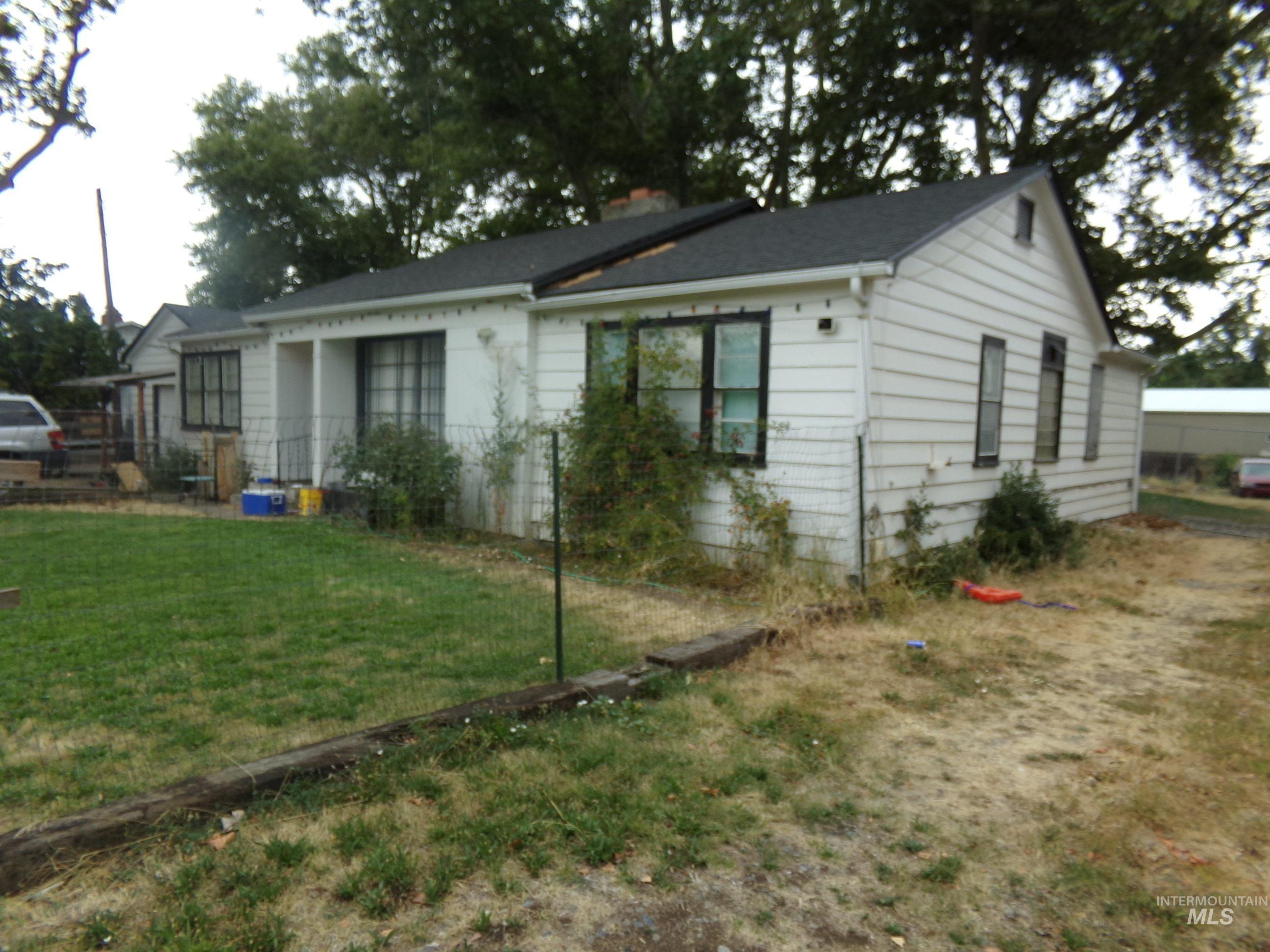 1009 Burrell Ave