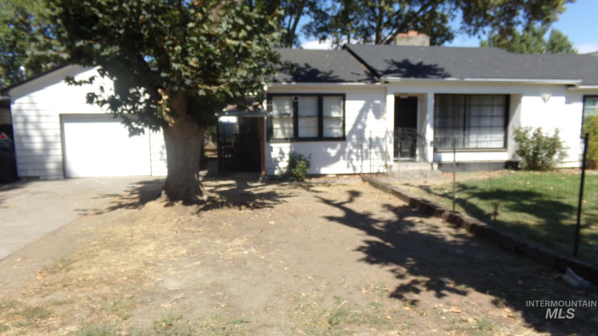 1009 Burrell Ave Property Photo 1
