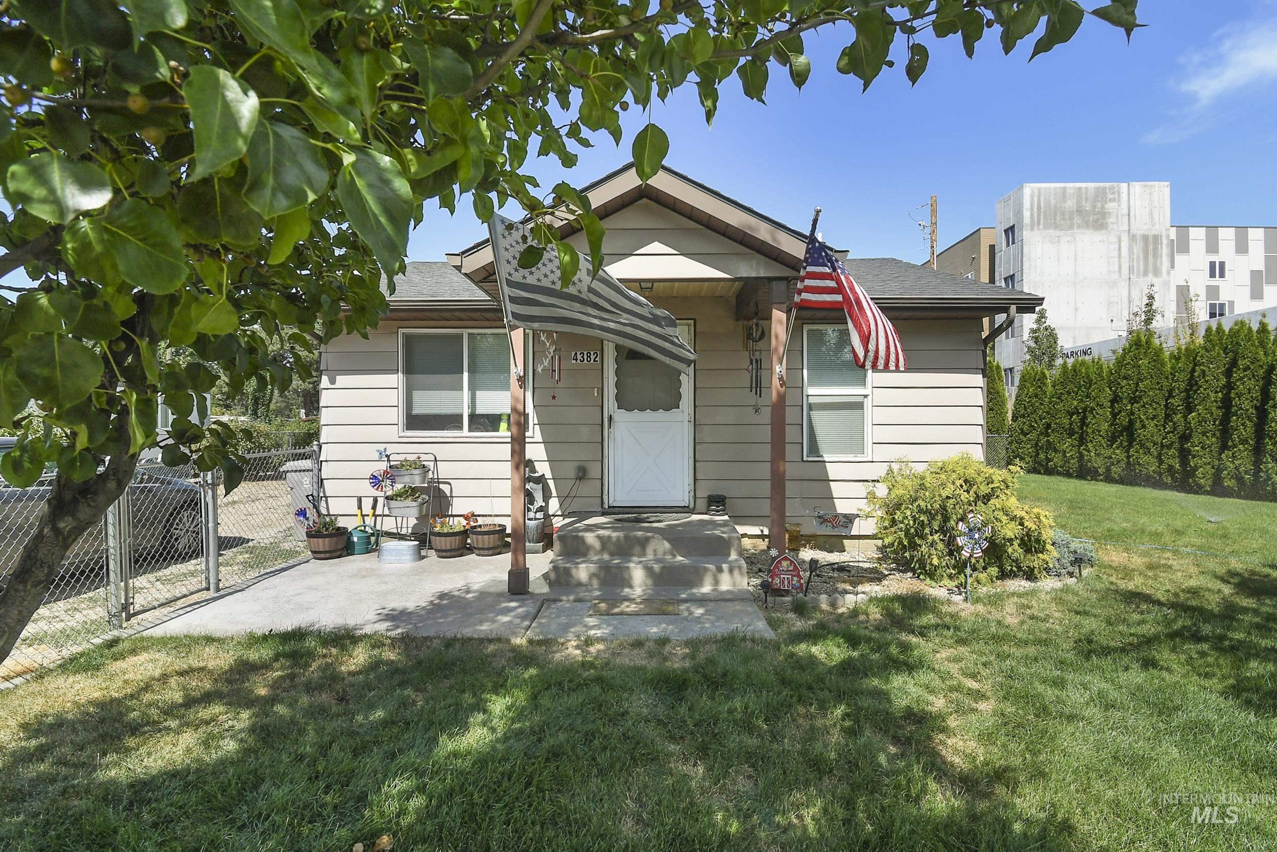 4382 N Adams St Property Photo 1