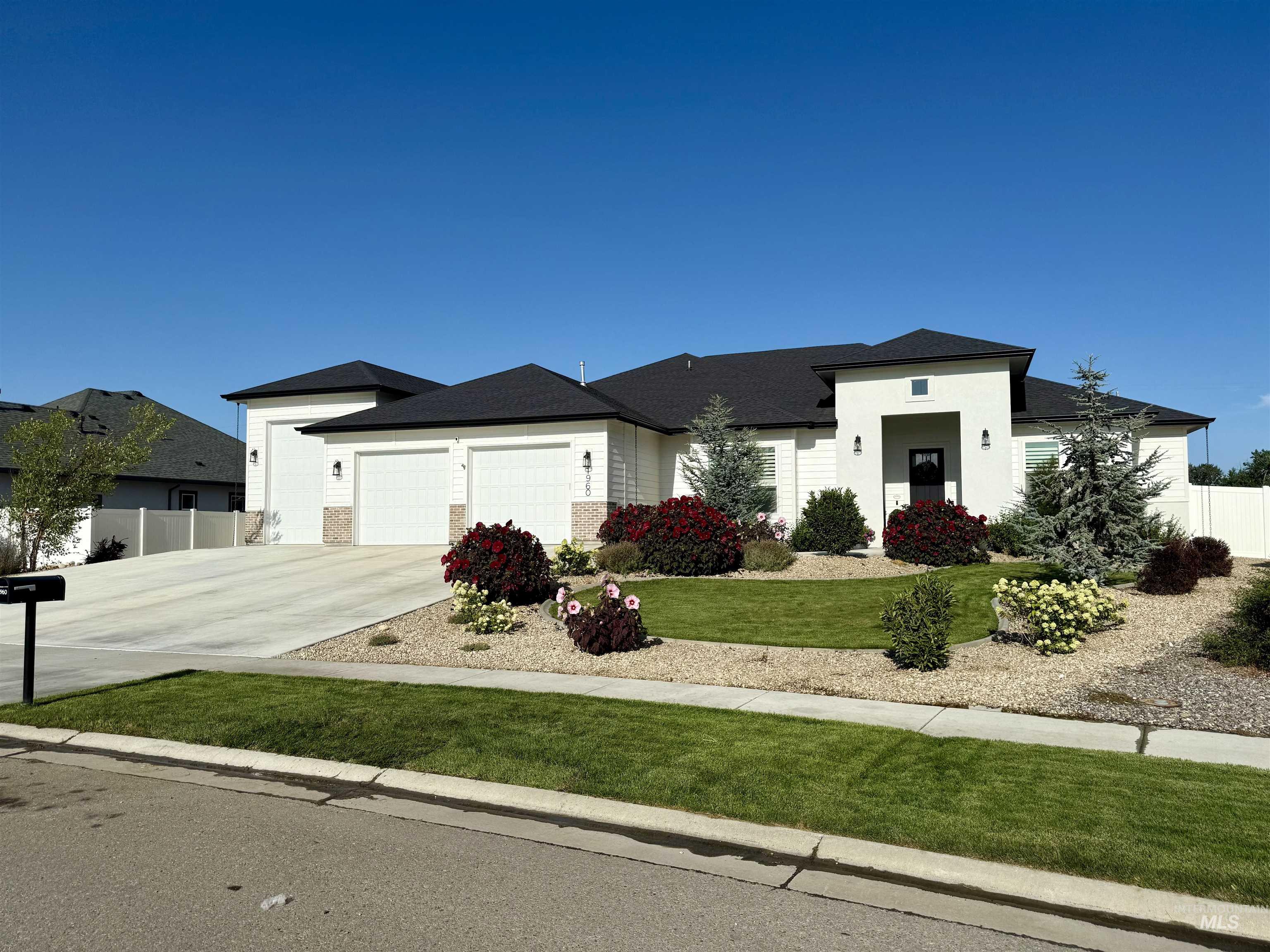 1960 Scotch Pine Drive Property Photo 1