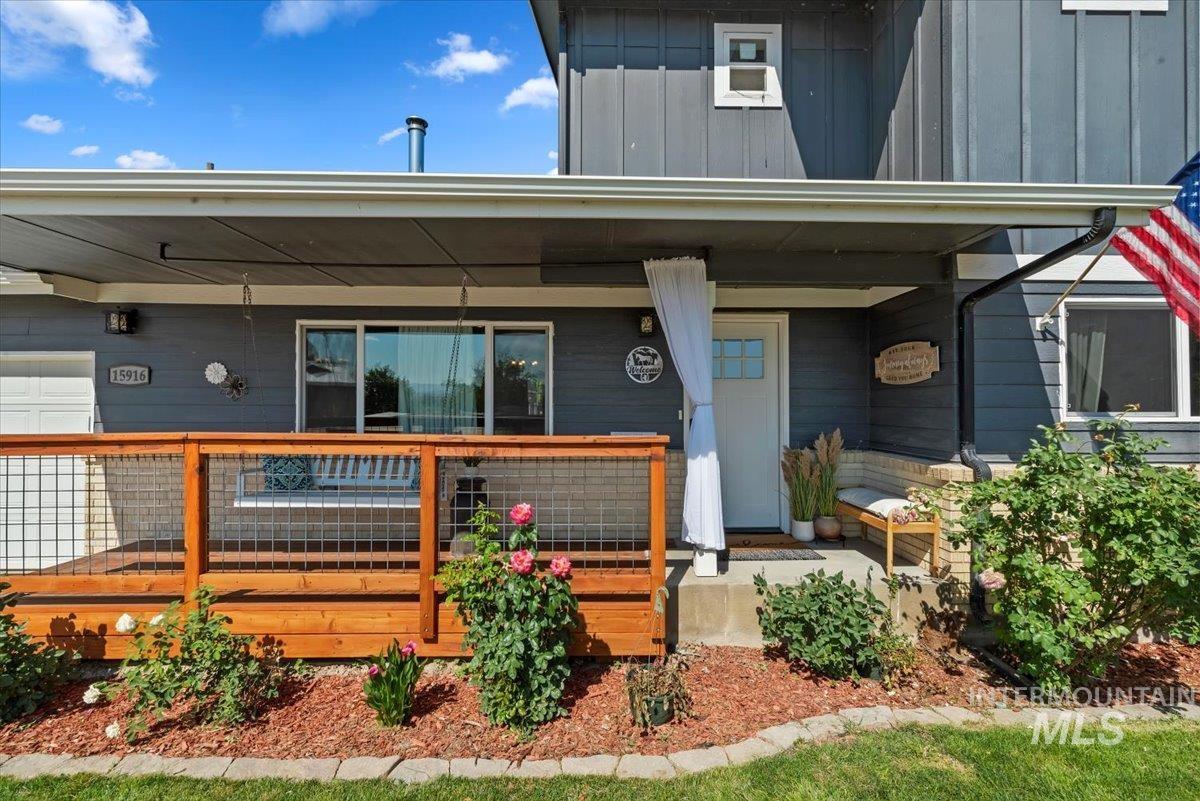 15916 Hill Top Circle Property Photo 1