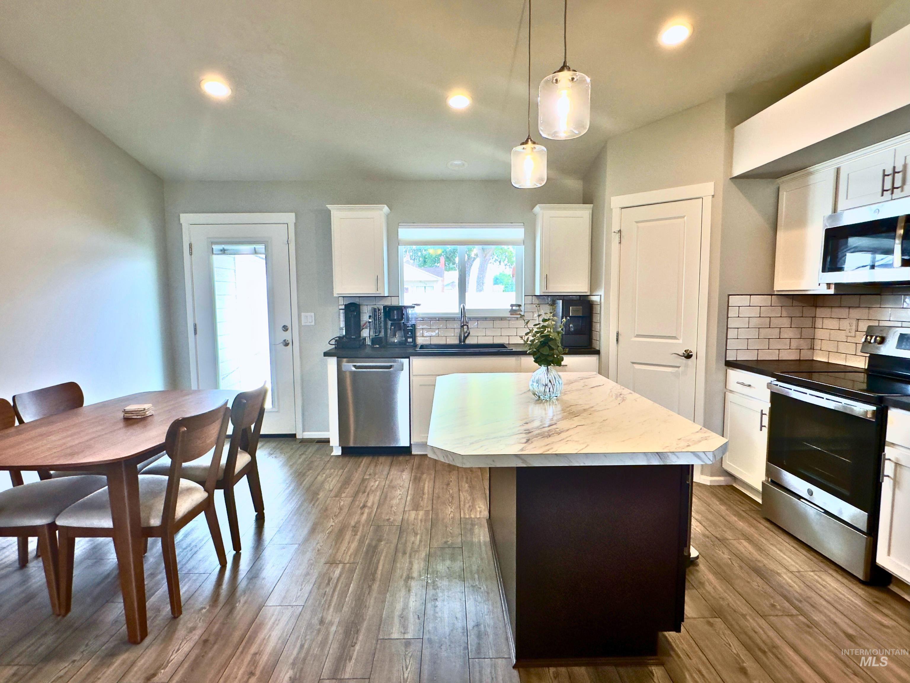 2033 Springsnow Court Property Photo 1