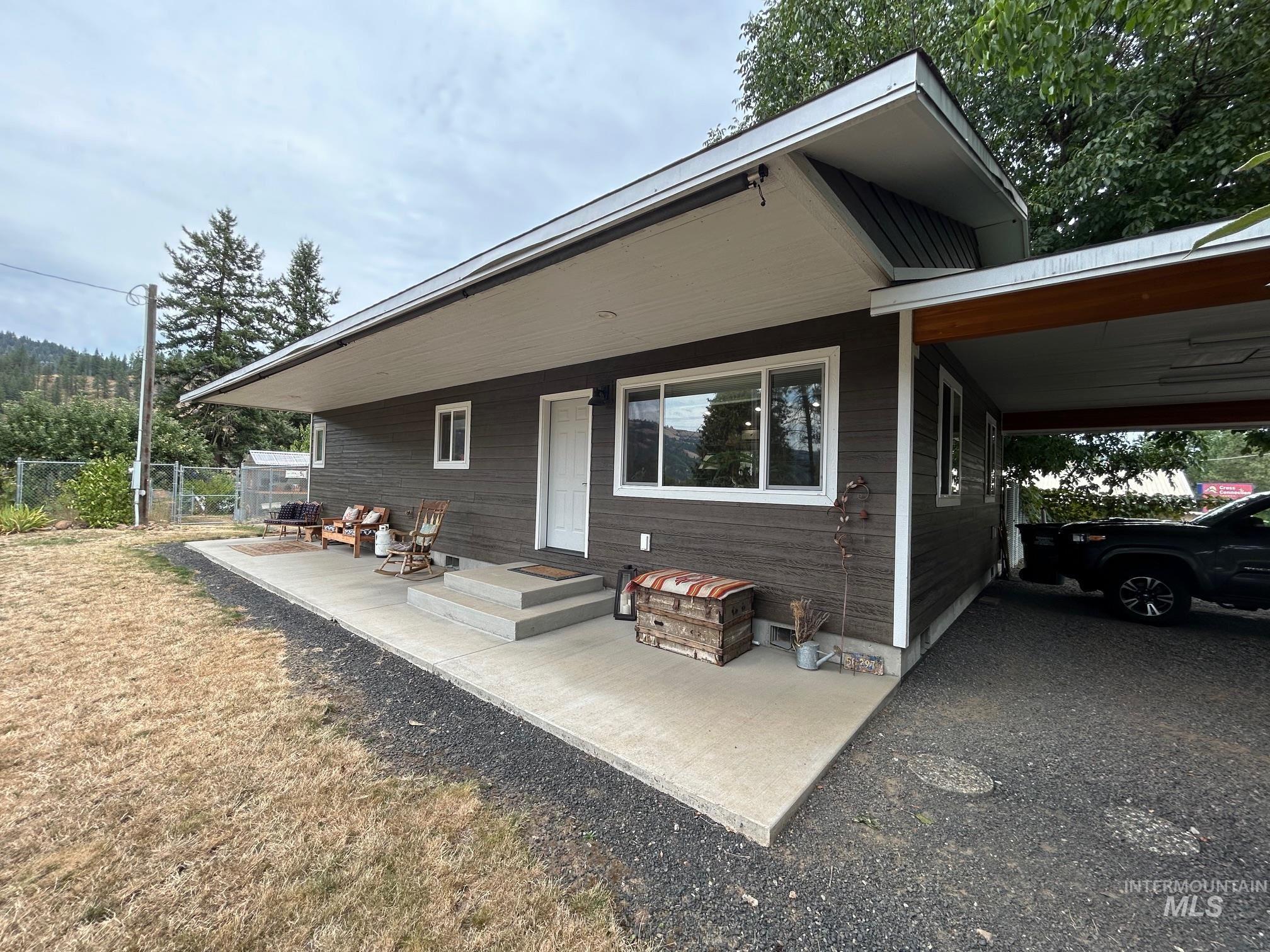 12547 Hartford Avenue Property Photo 1