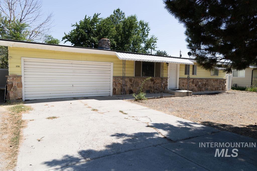 1216 Midland Blvd Property Photo 1