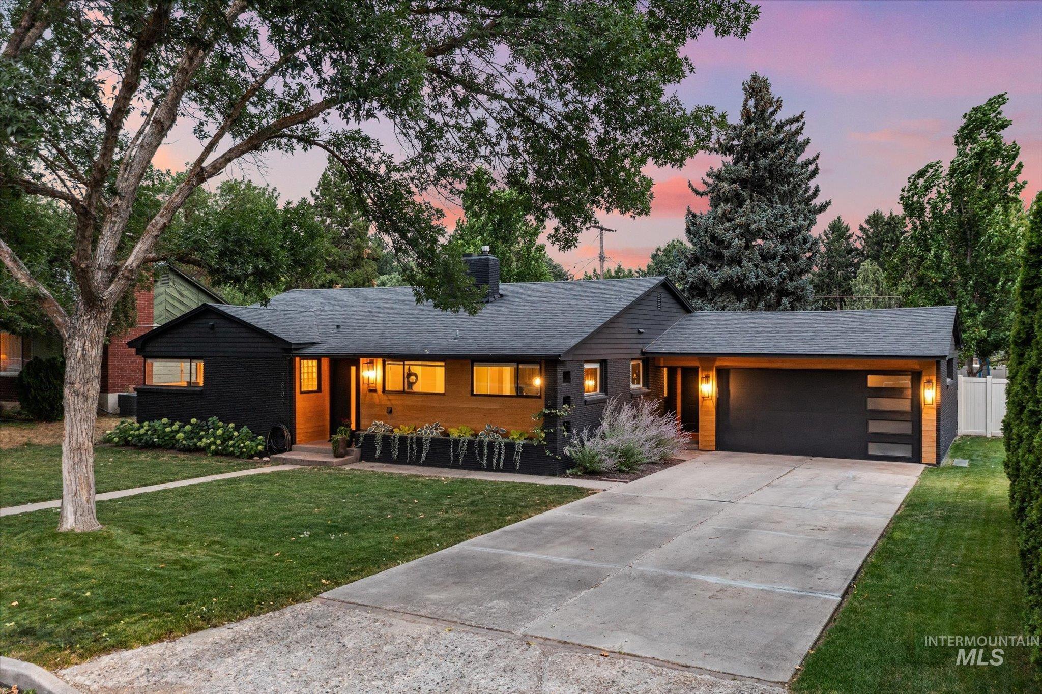 2807 W Kootenai St