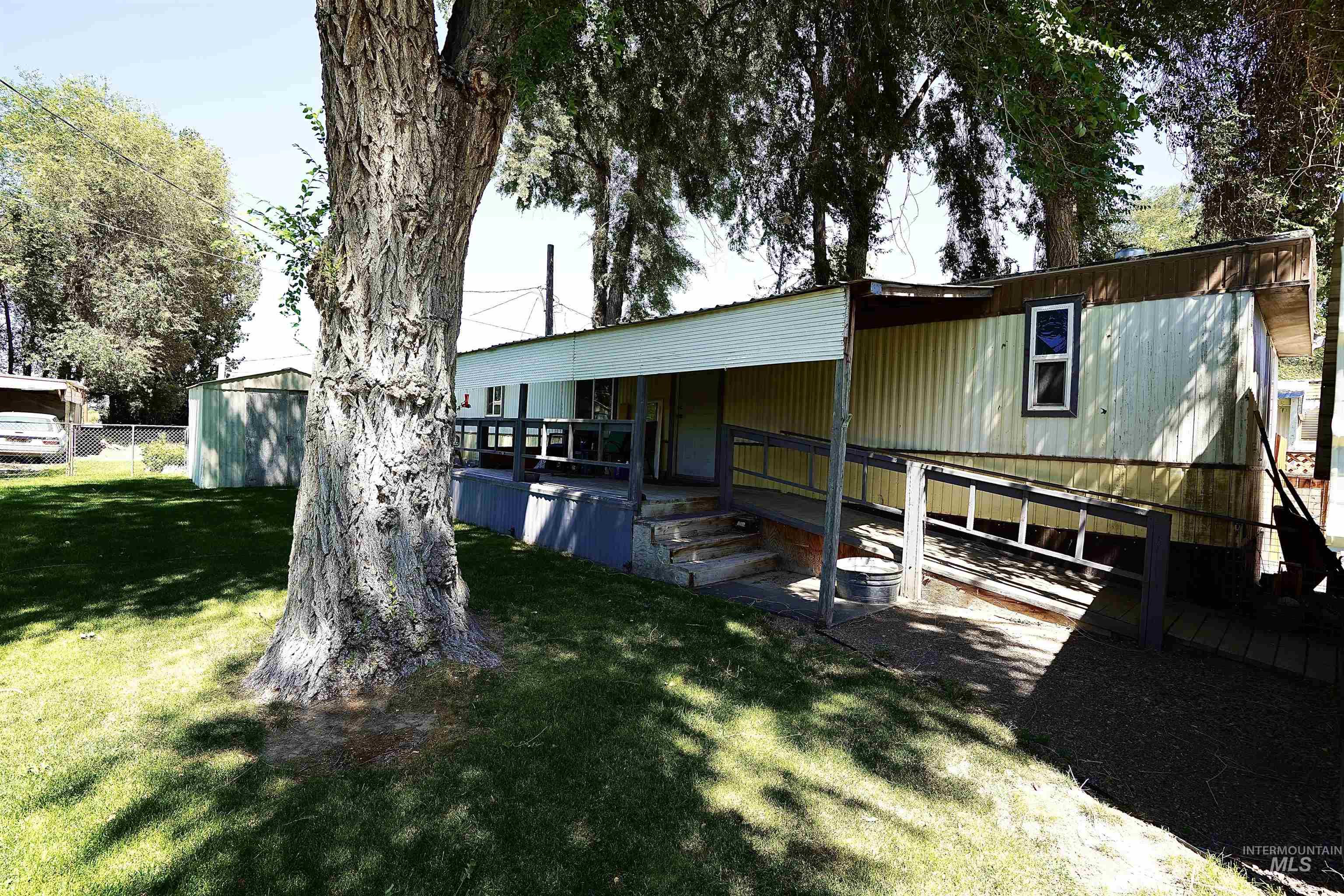 Space 12 E 5 Point Trailer Park Property Photo 1