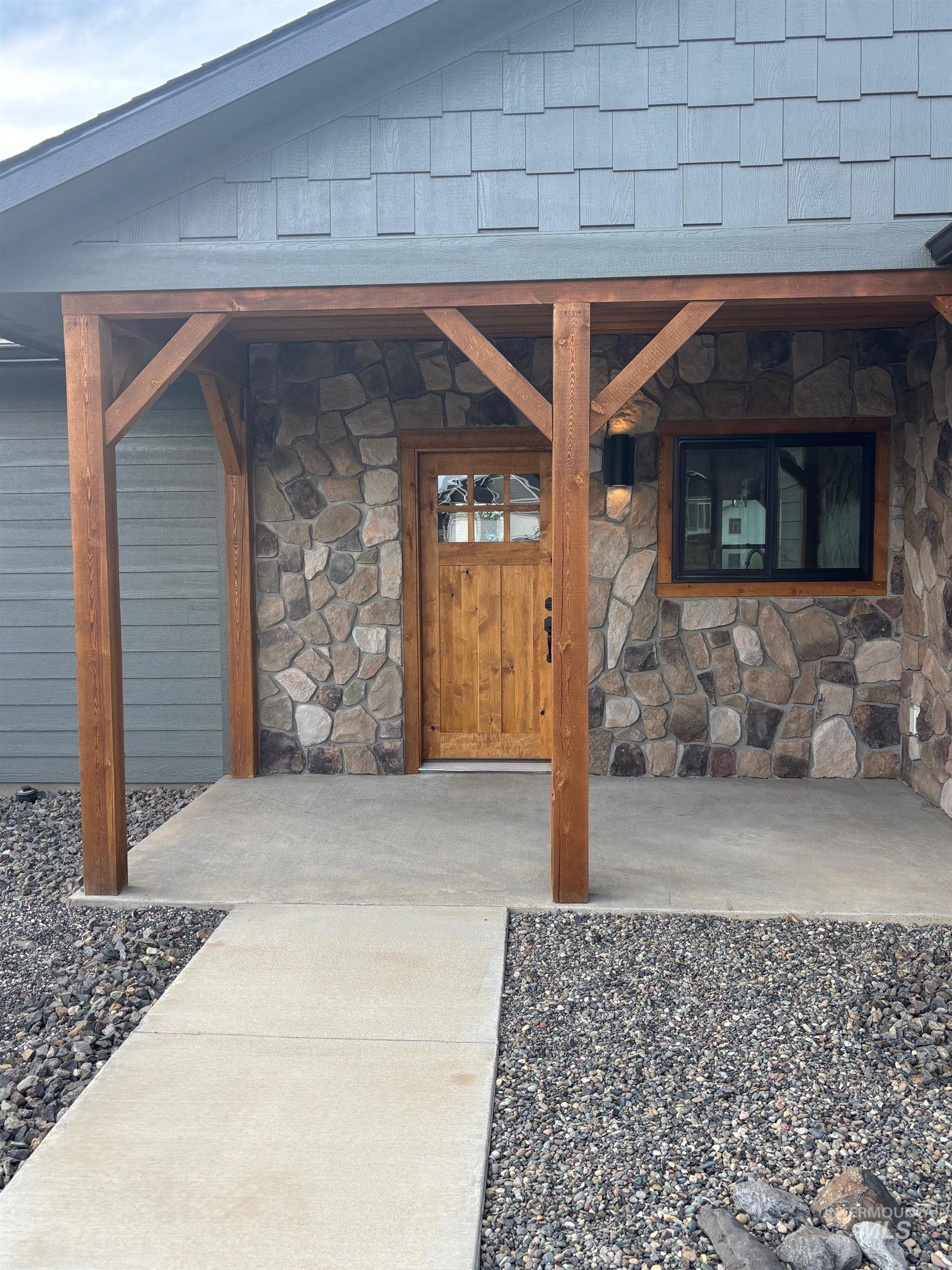 2213 Powers Drive Property Photo 3