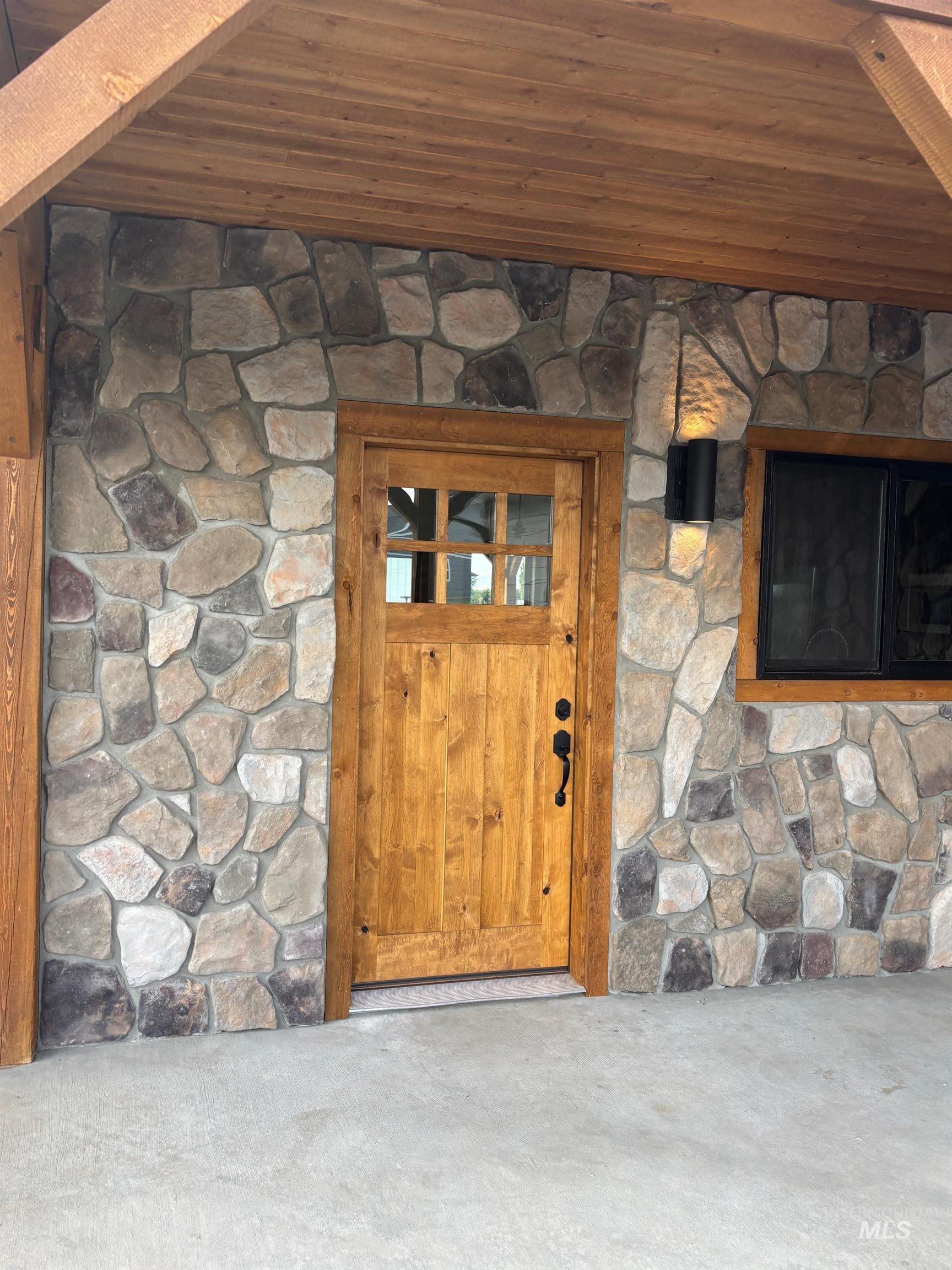 2213 Powers Drive Property Photo 4