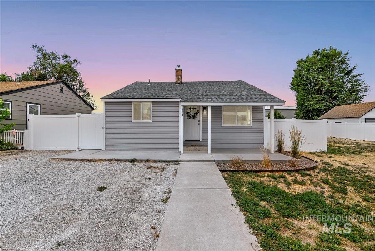 372 Madrin St Property Photo 1