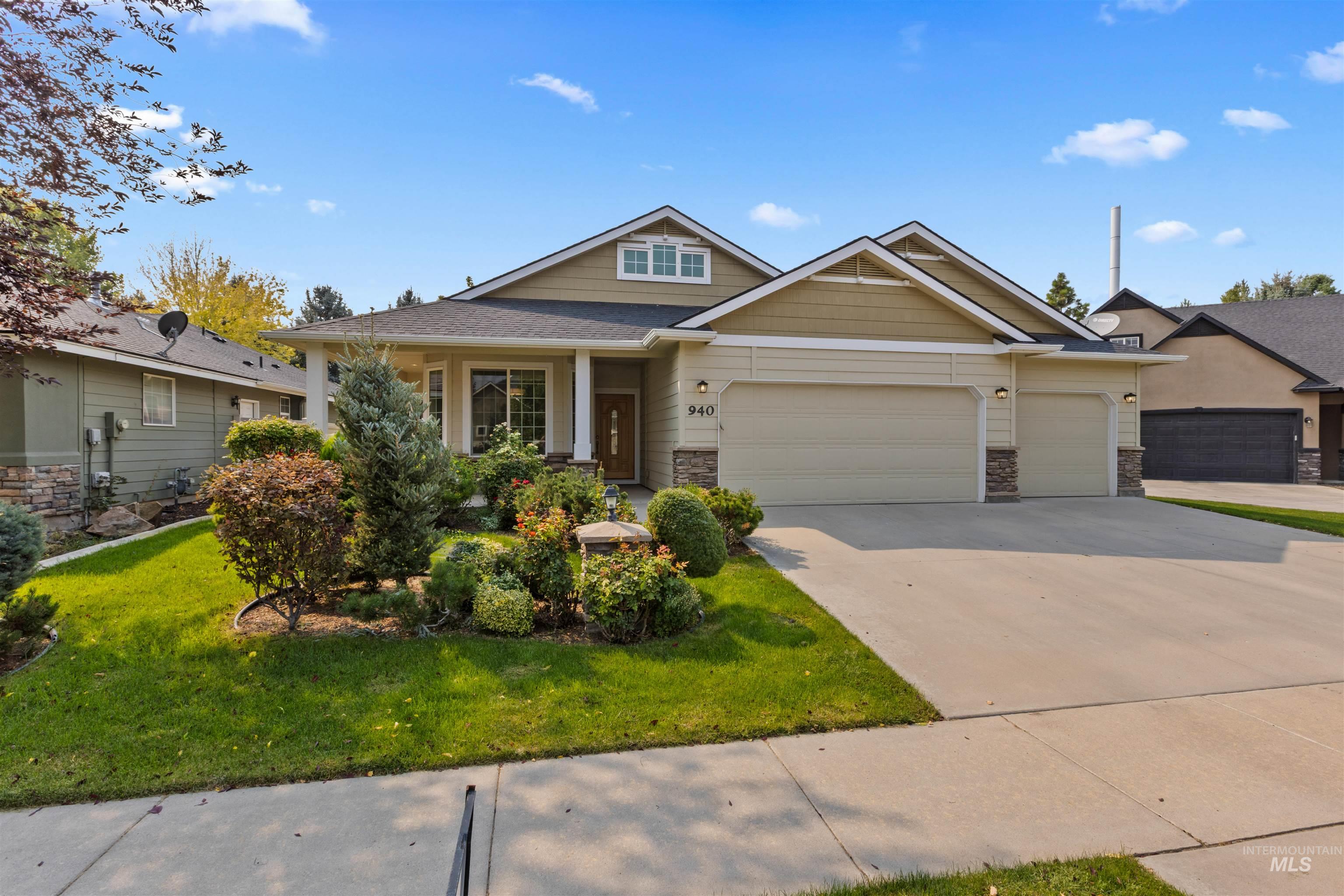 940 W Heather Woods Dr Property Photo 1