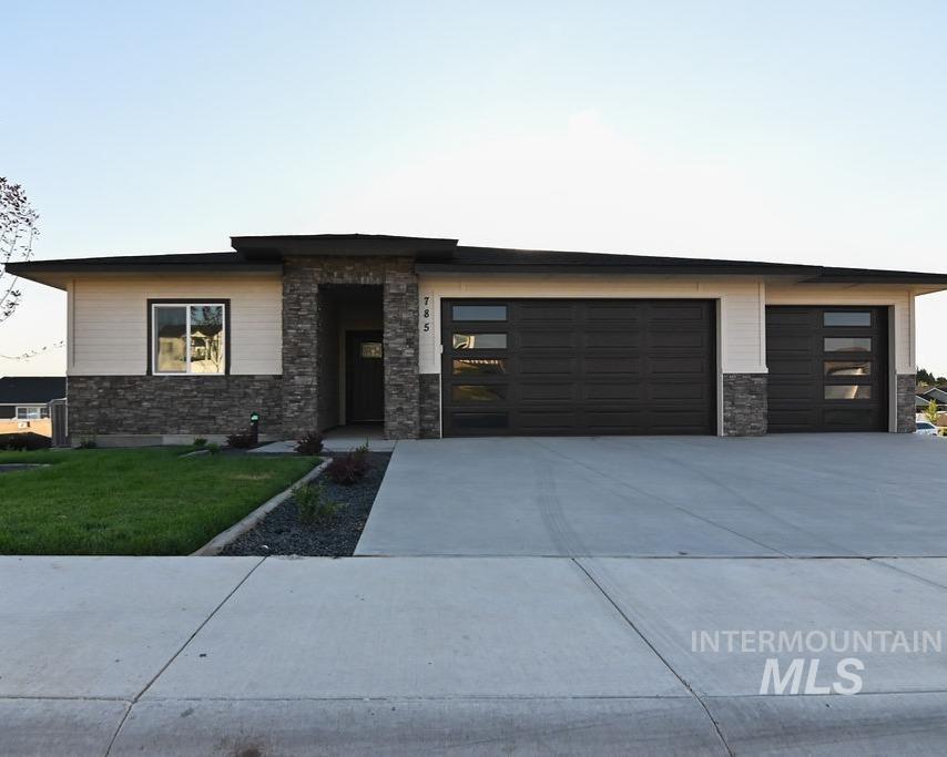 785 Oakmont Street Property Photo 1