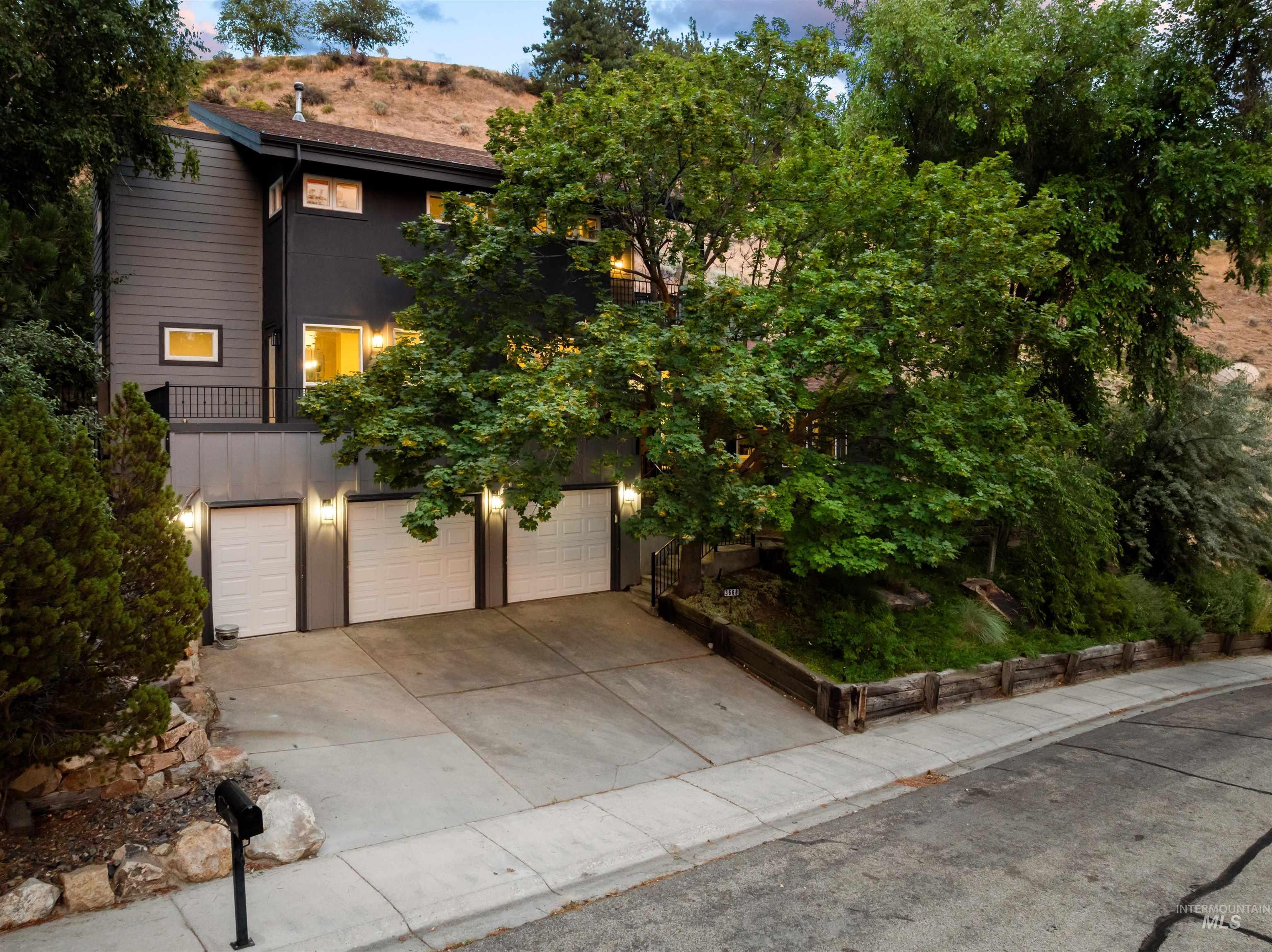 3668 N La Fontana Way Property Photo 2