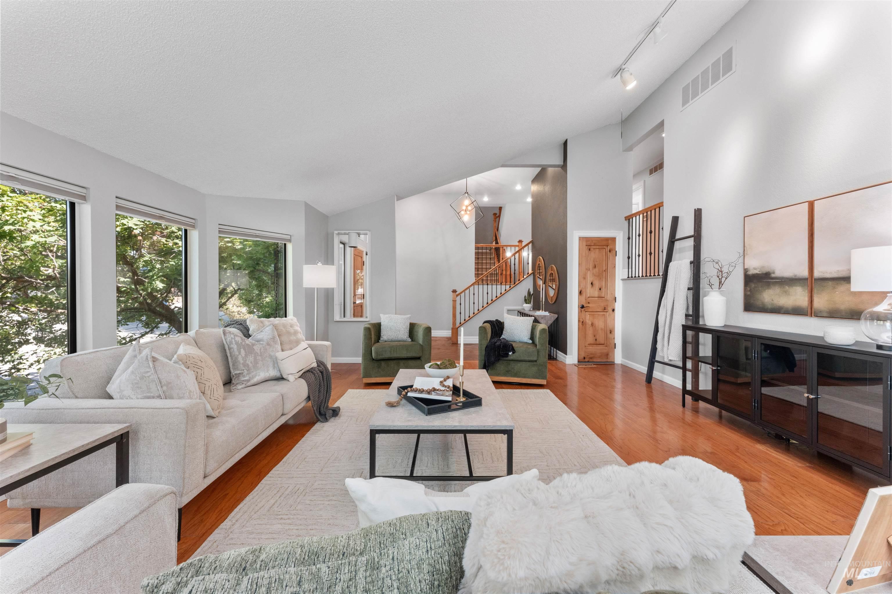 3668 N La Fontana Way Property Photo 6