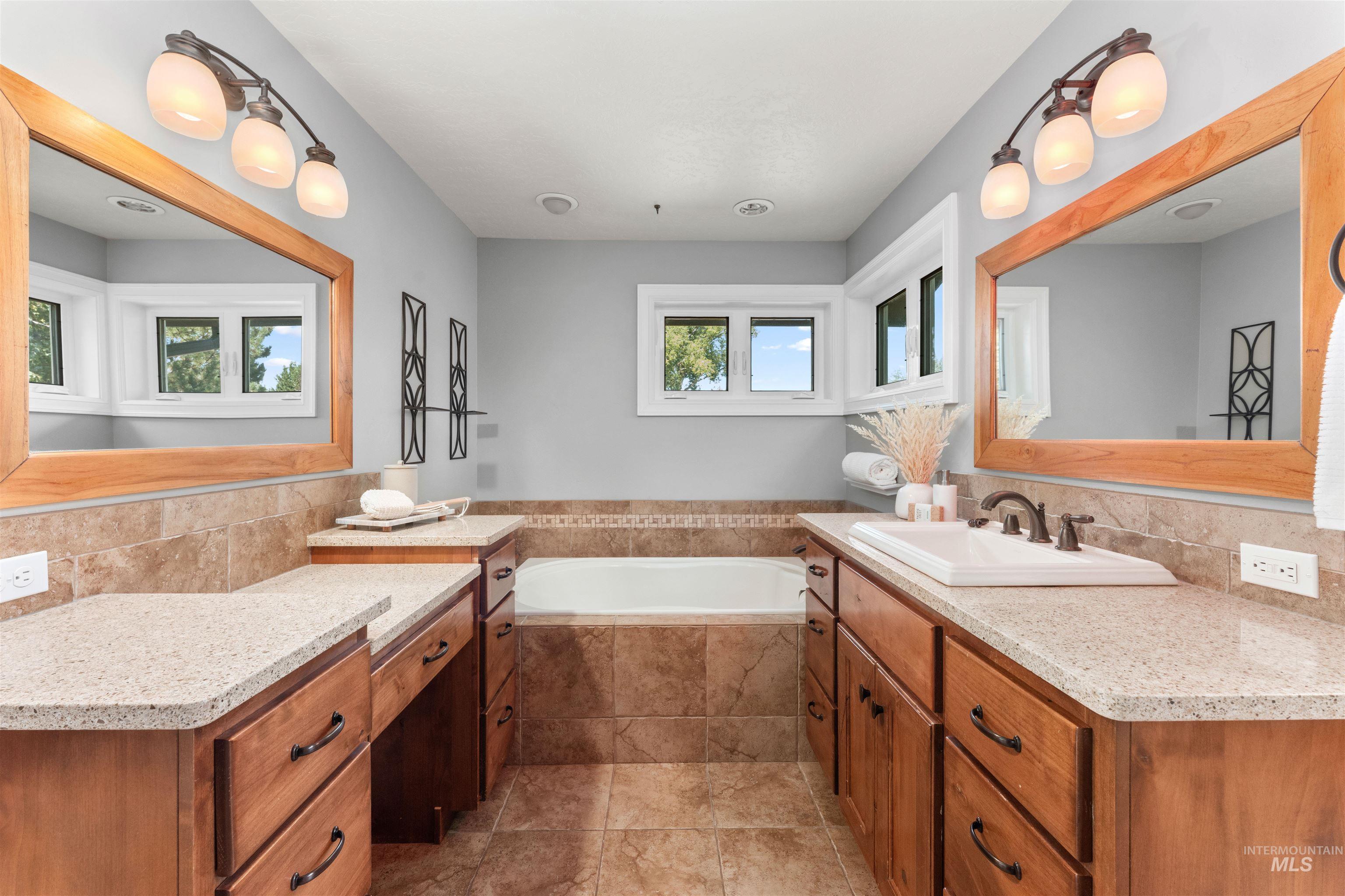 3668 N La Fontana Way Property Photo 22