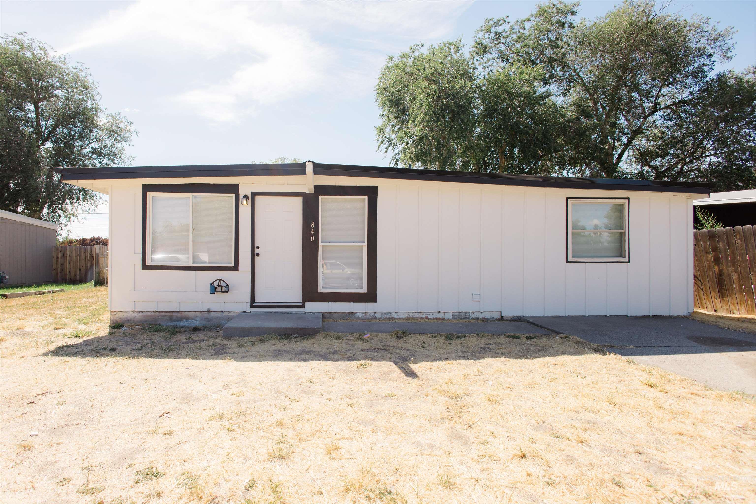 840 S 12th E Property Photo 1