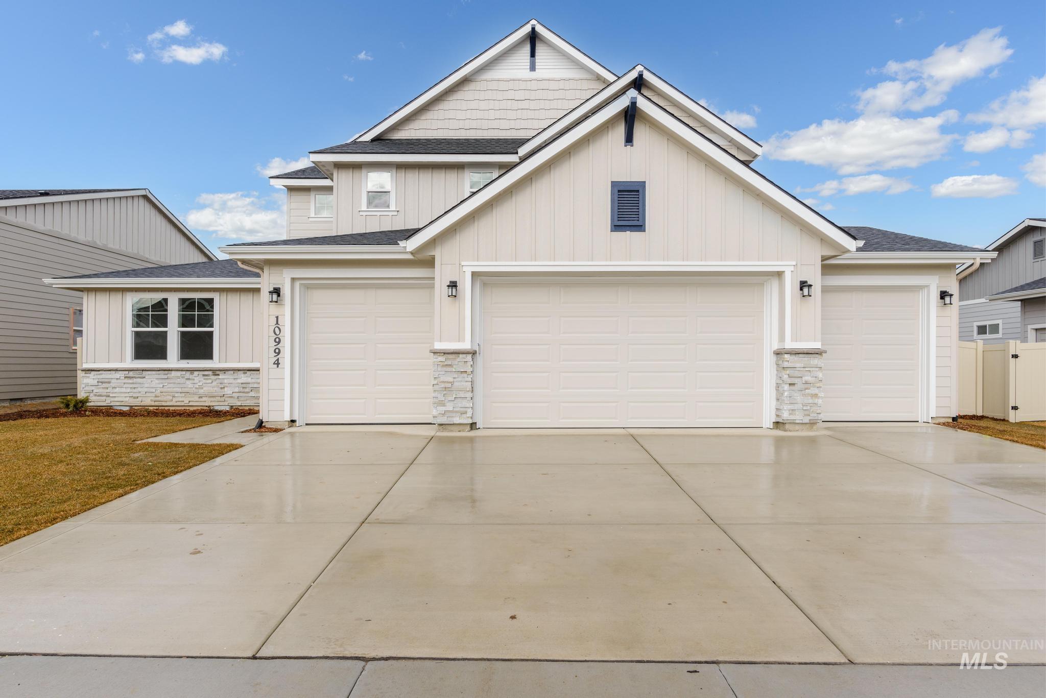 12690 W Wayfaring Dr Property Photo 1