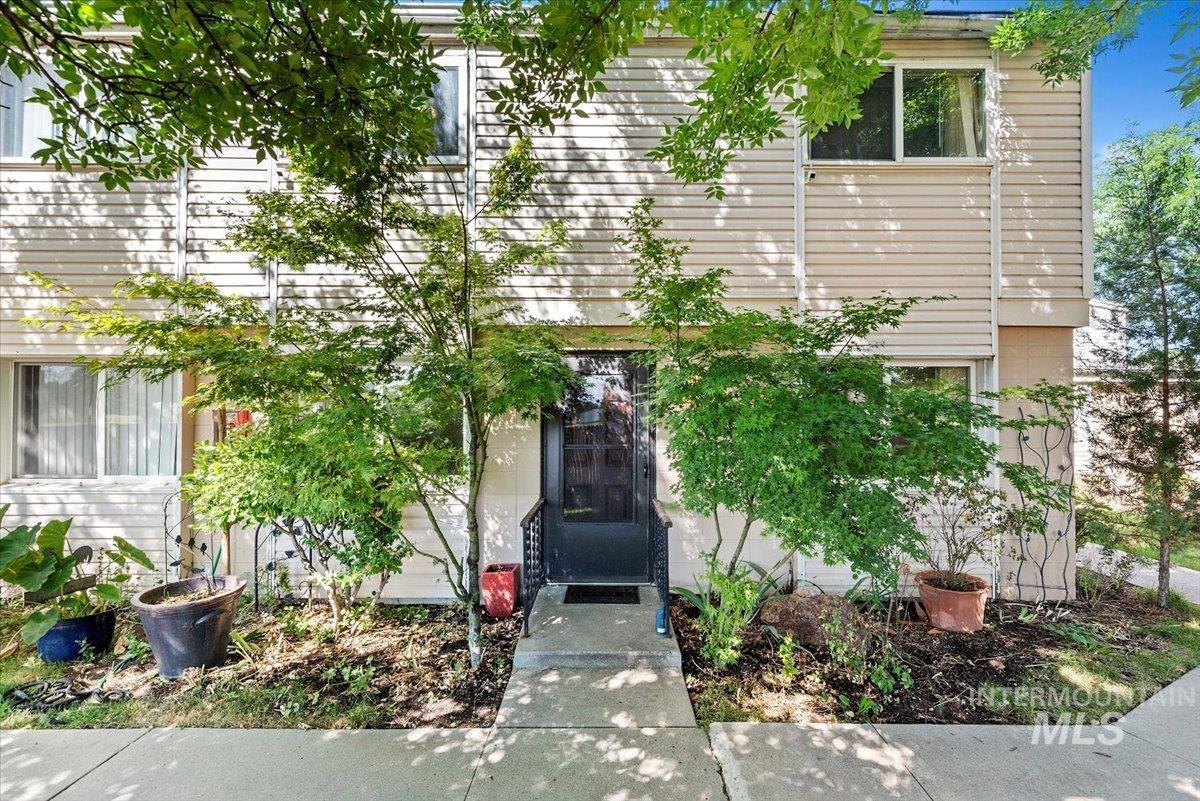 864 S Curtis Road