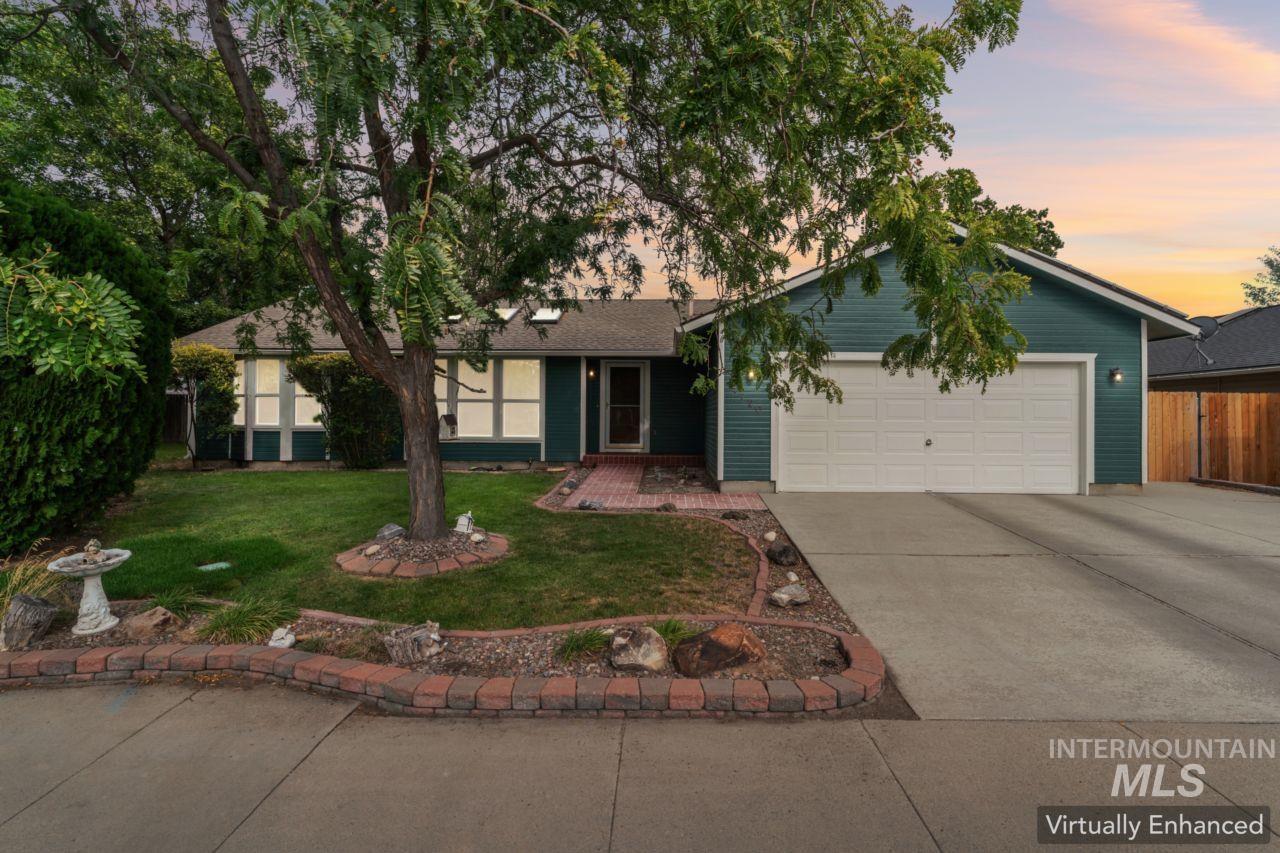 3720 N Tumbleweed Pl