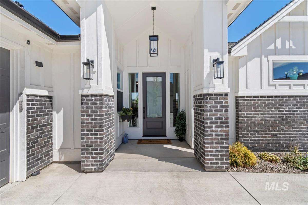 398 S Big Star Ln Property Photo 1