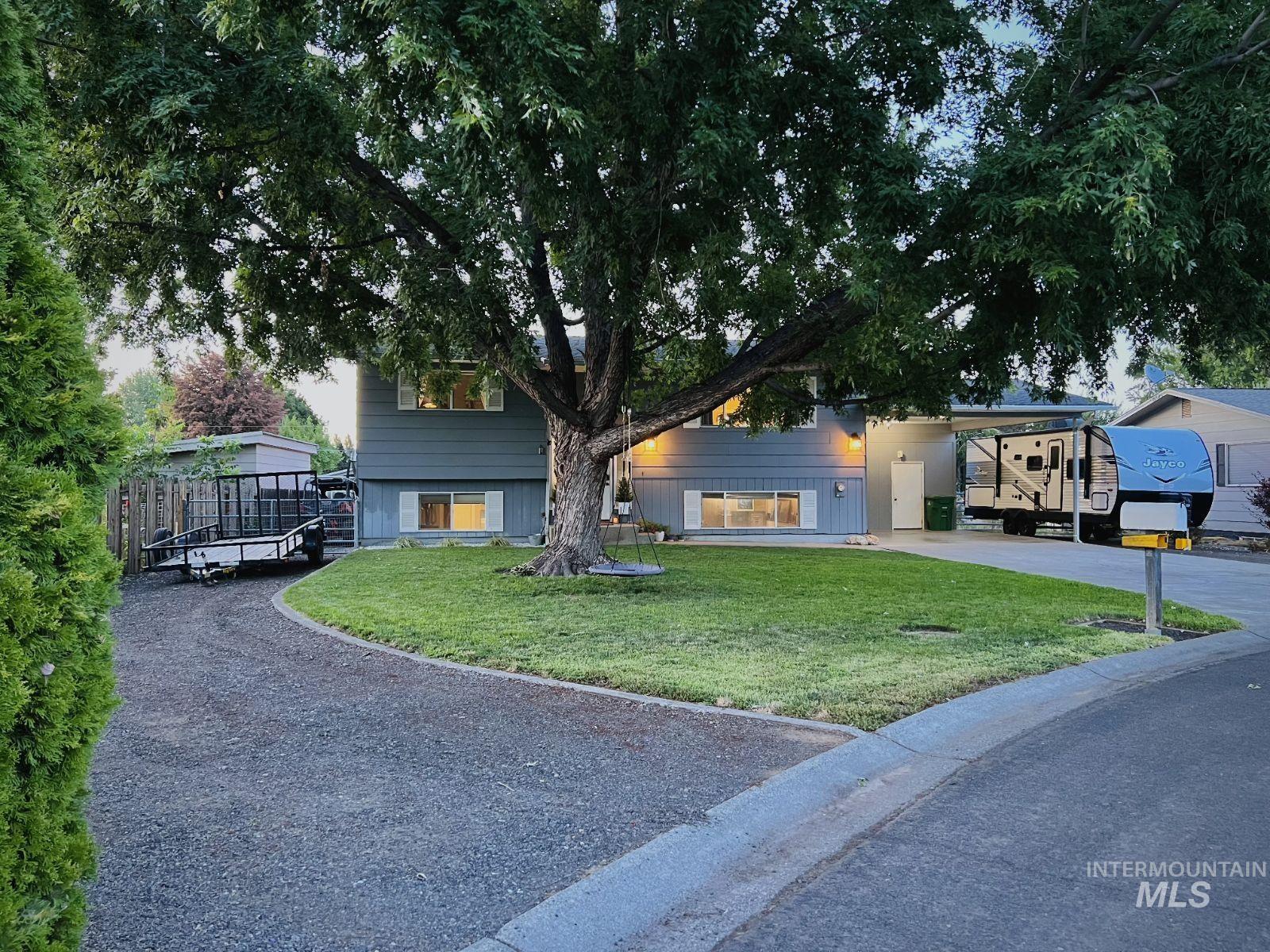 631 Airway Dr Property Photo