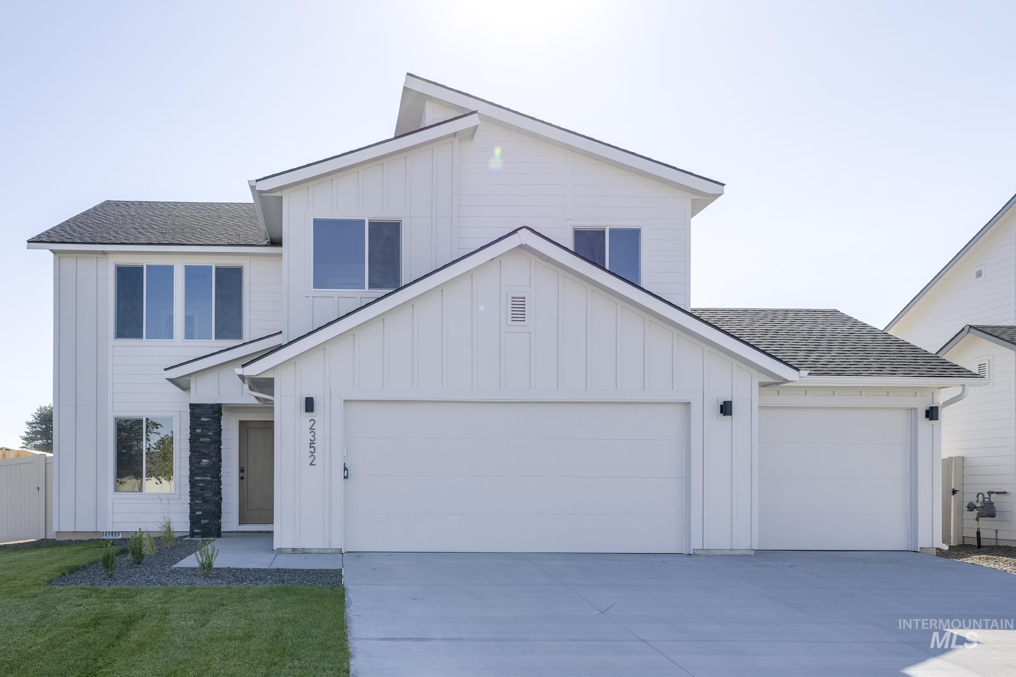 2352 N Carly Ave Property Photo 1