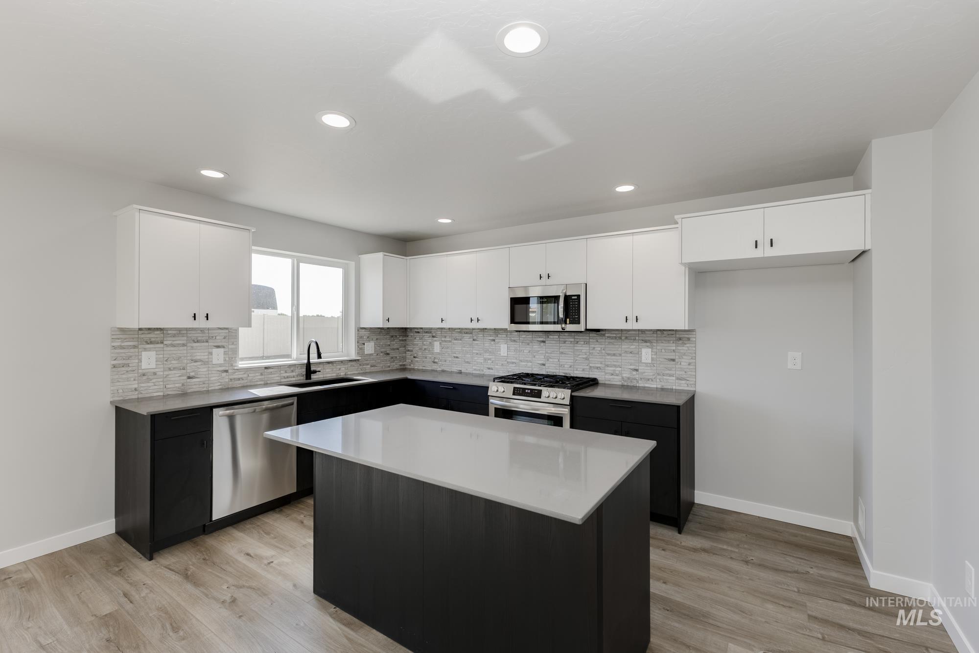 2352 N Carly Ave Property Photo 4