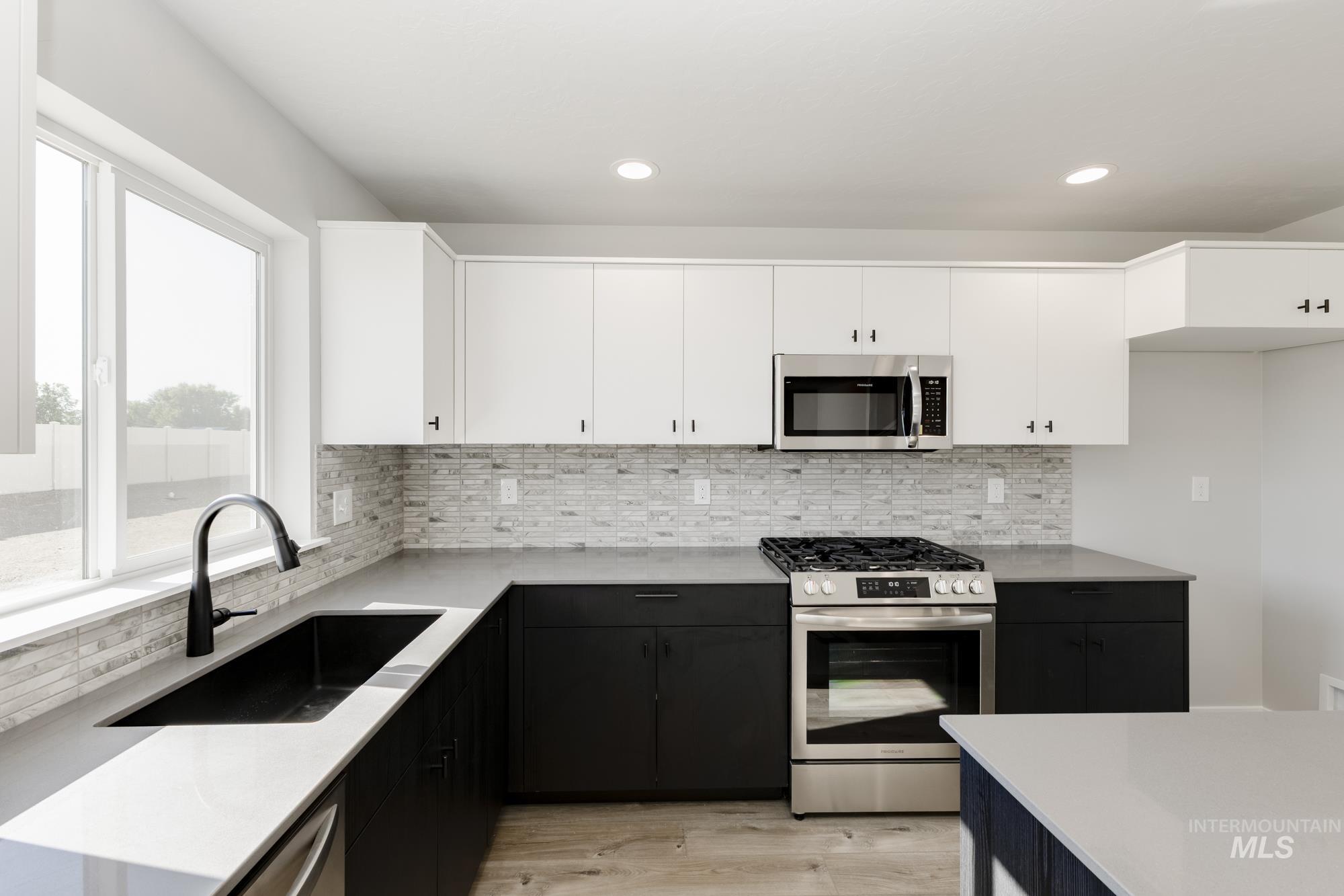 2352 N Carly Ave Property Photo 5