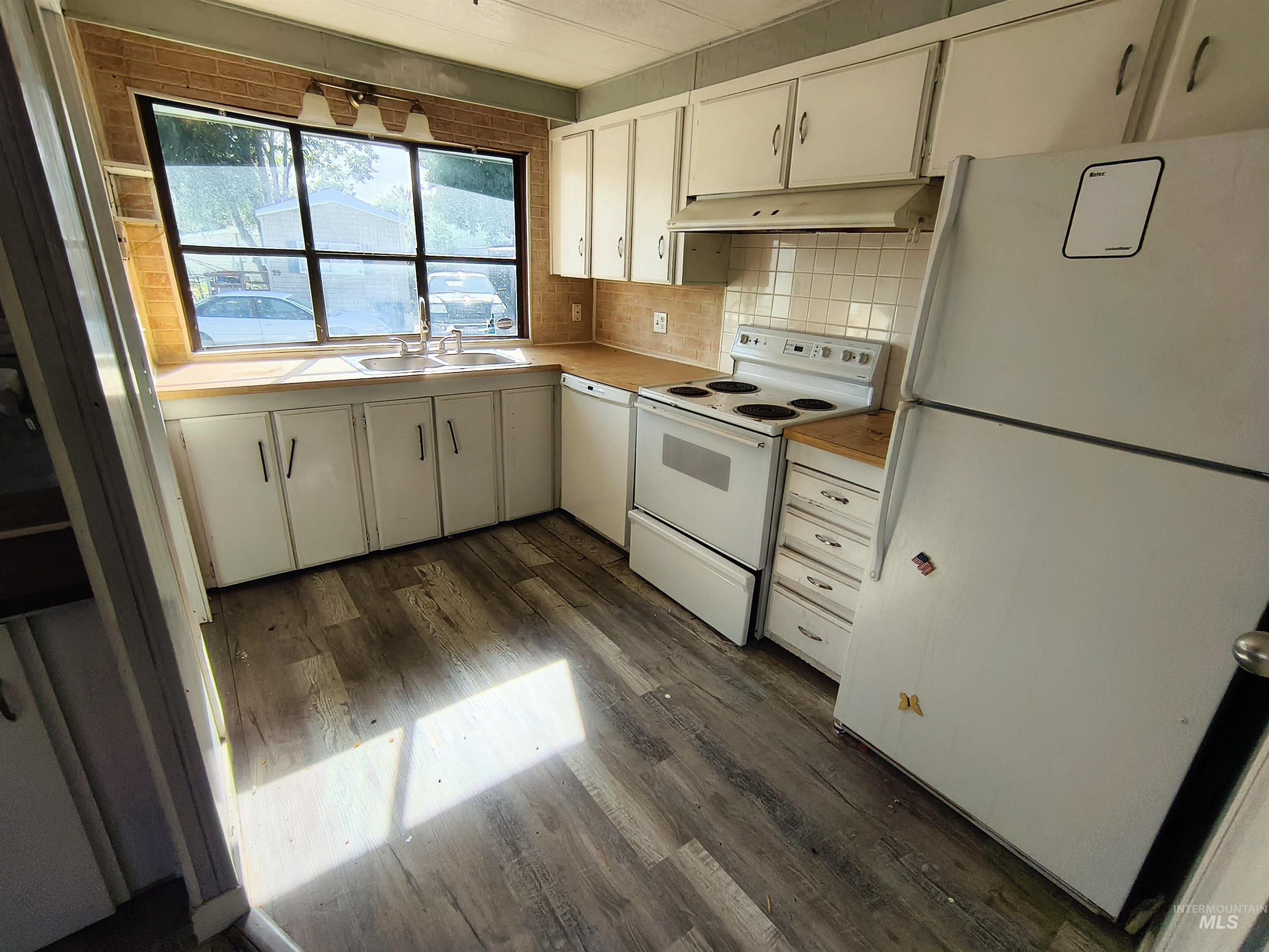 1320 W Flamingo Ave. Property Photo 1