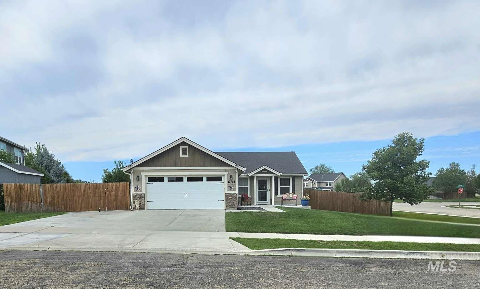 683 N Quincannon Way Property Photo 1