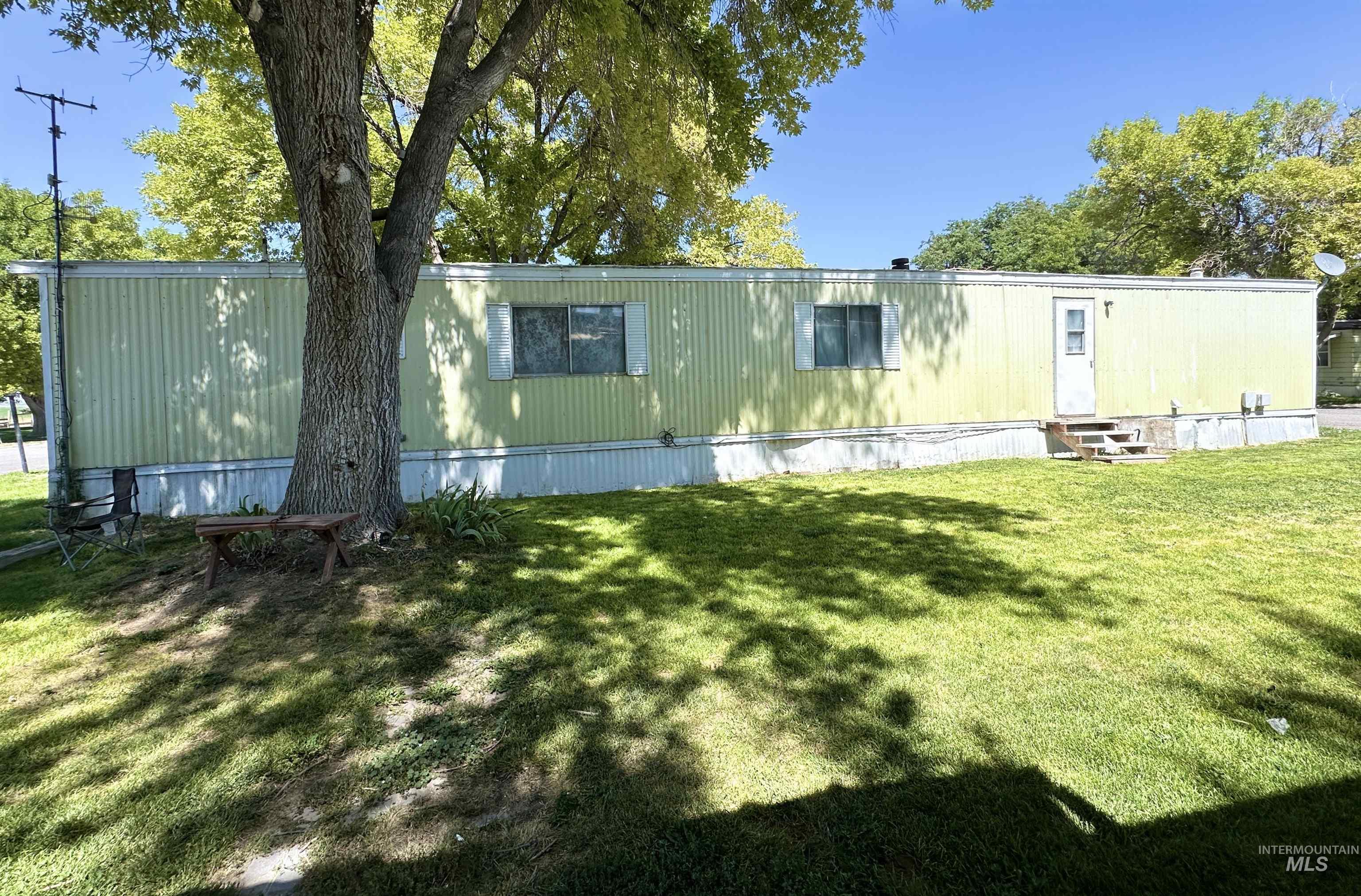 2160 E 3950 N
