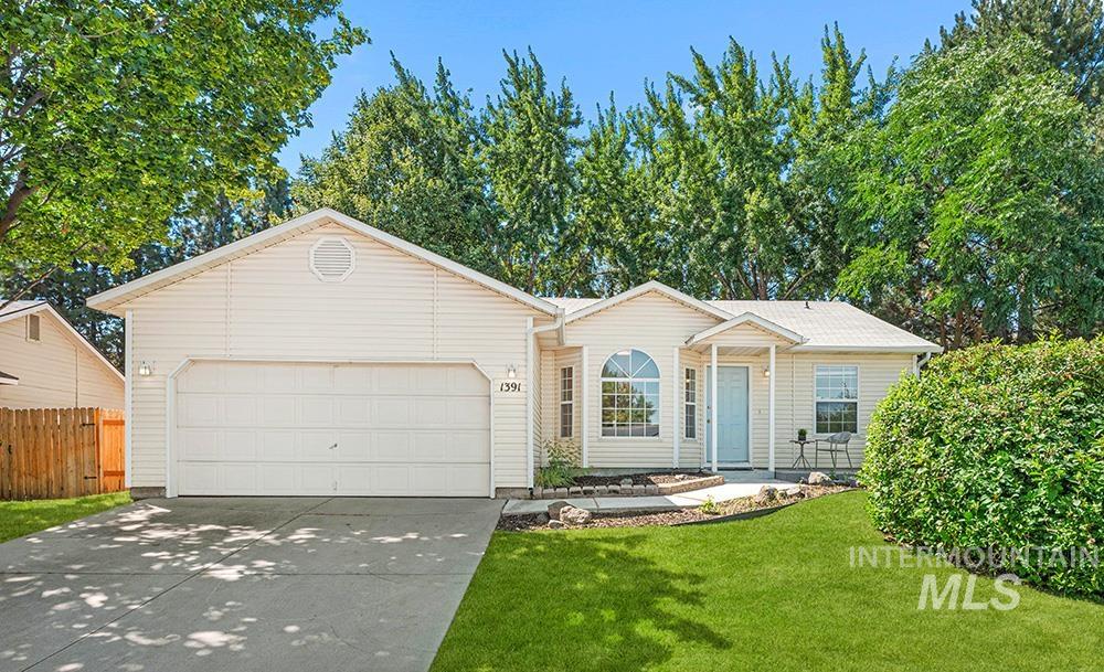 1391 E Oakridge Dr