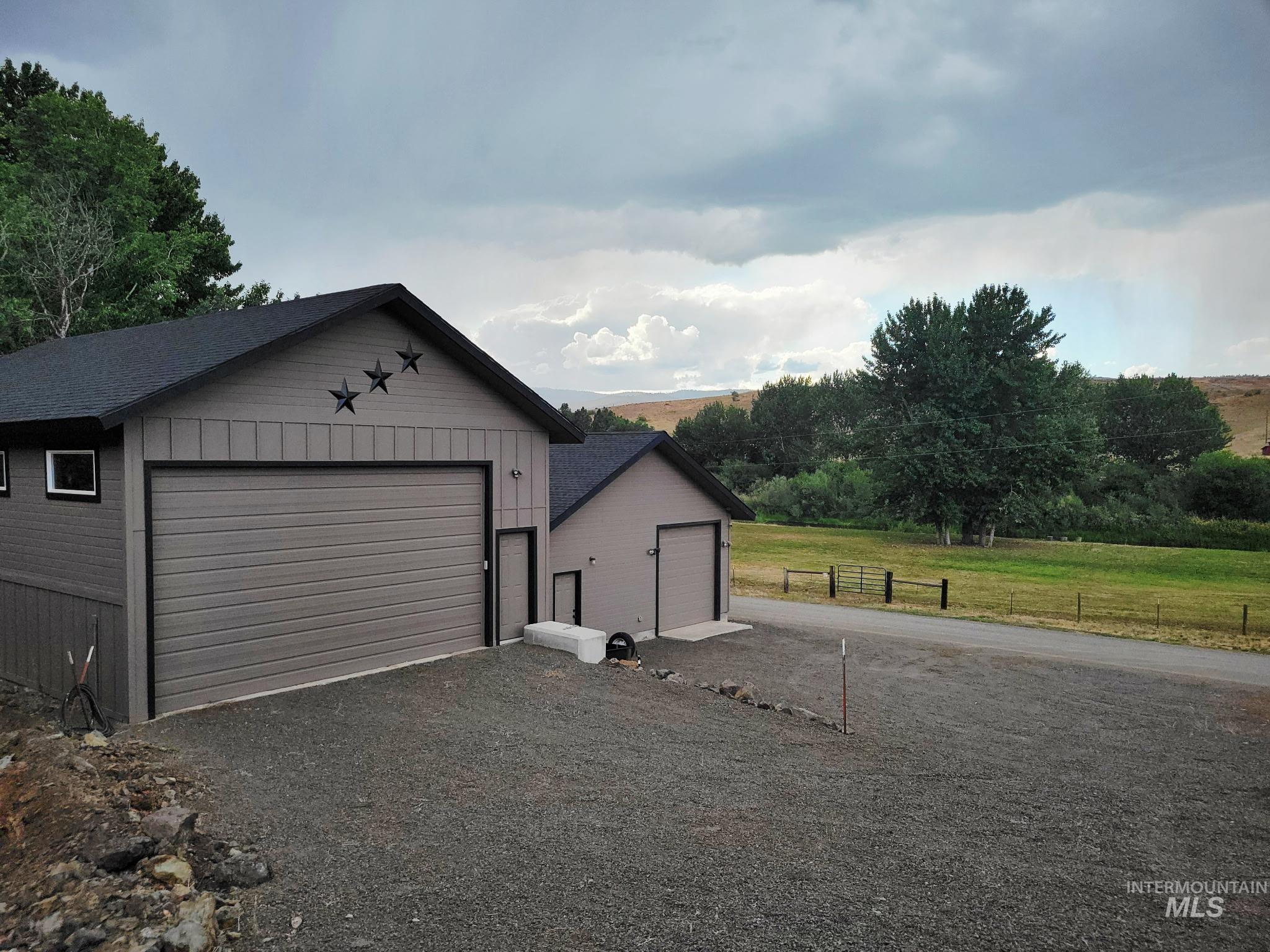 2141 Jackson Creek Rd Property Photo 4