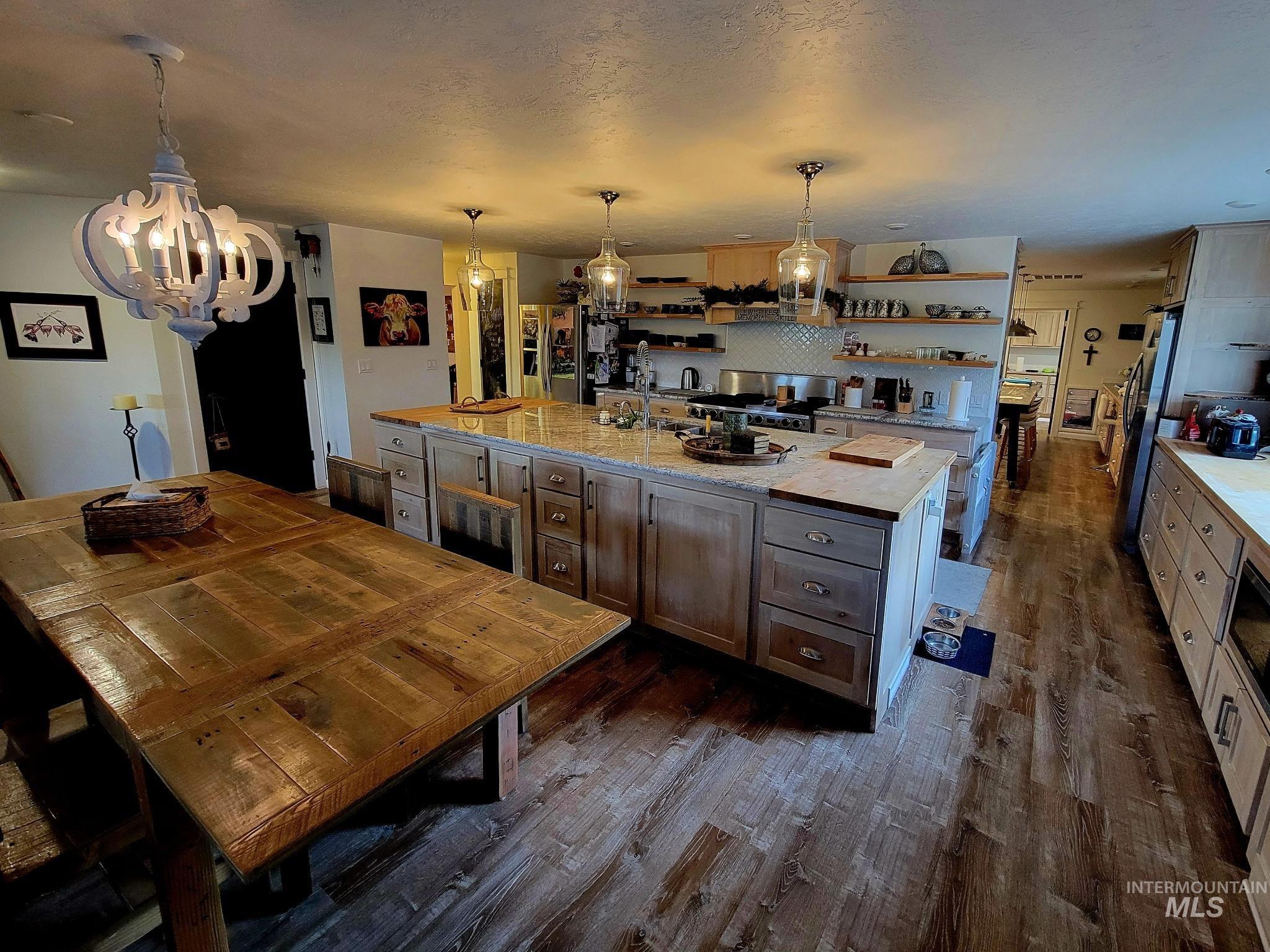 2141 Jackson Creek Rd Property Photo 10