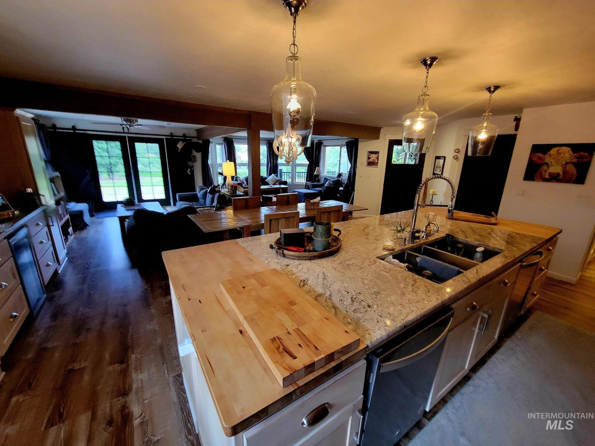 2141 Jackson Creek Rd Property Photo 15