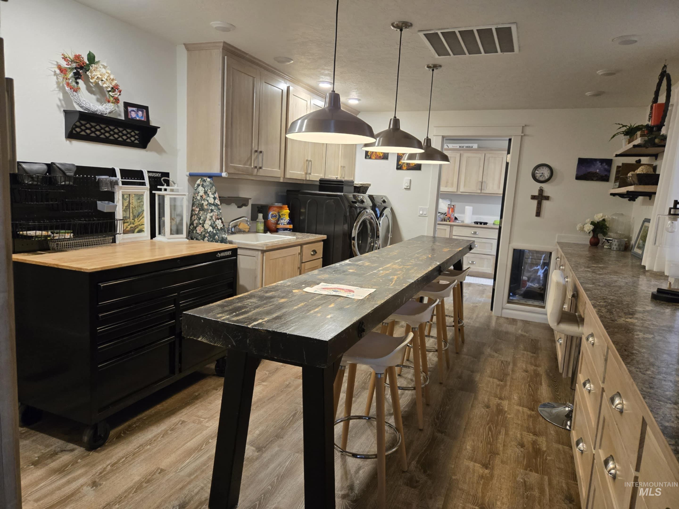 2141 Jackson Creek Rd Property Photo 27