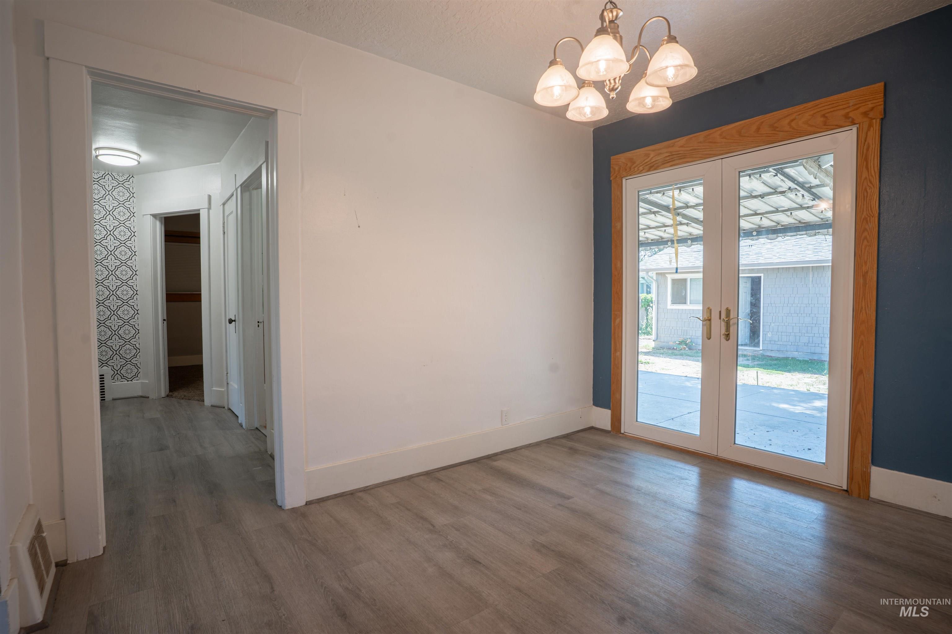 1206 9th Ave East Property Photo 5