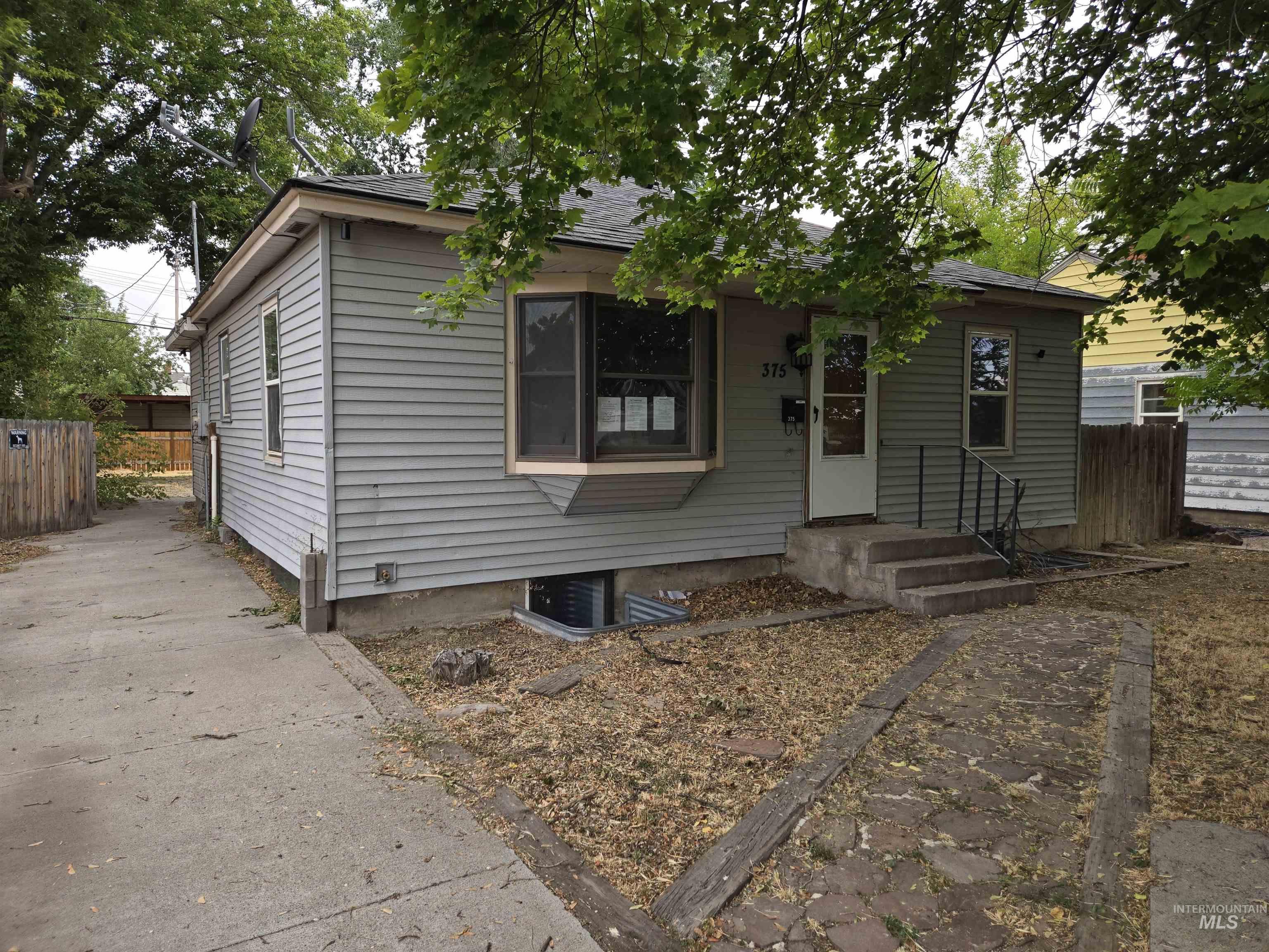 375 Monroe St Property Photo 1