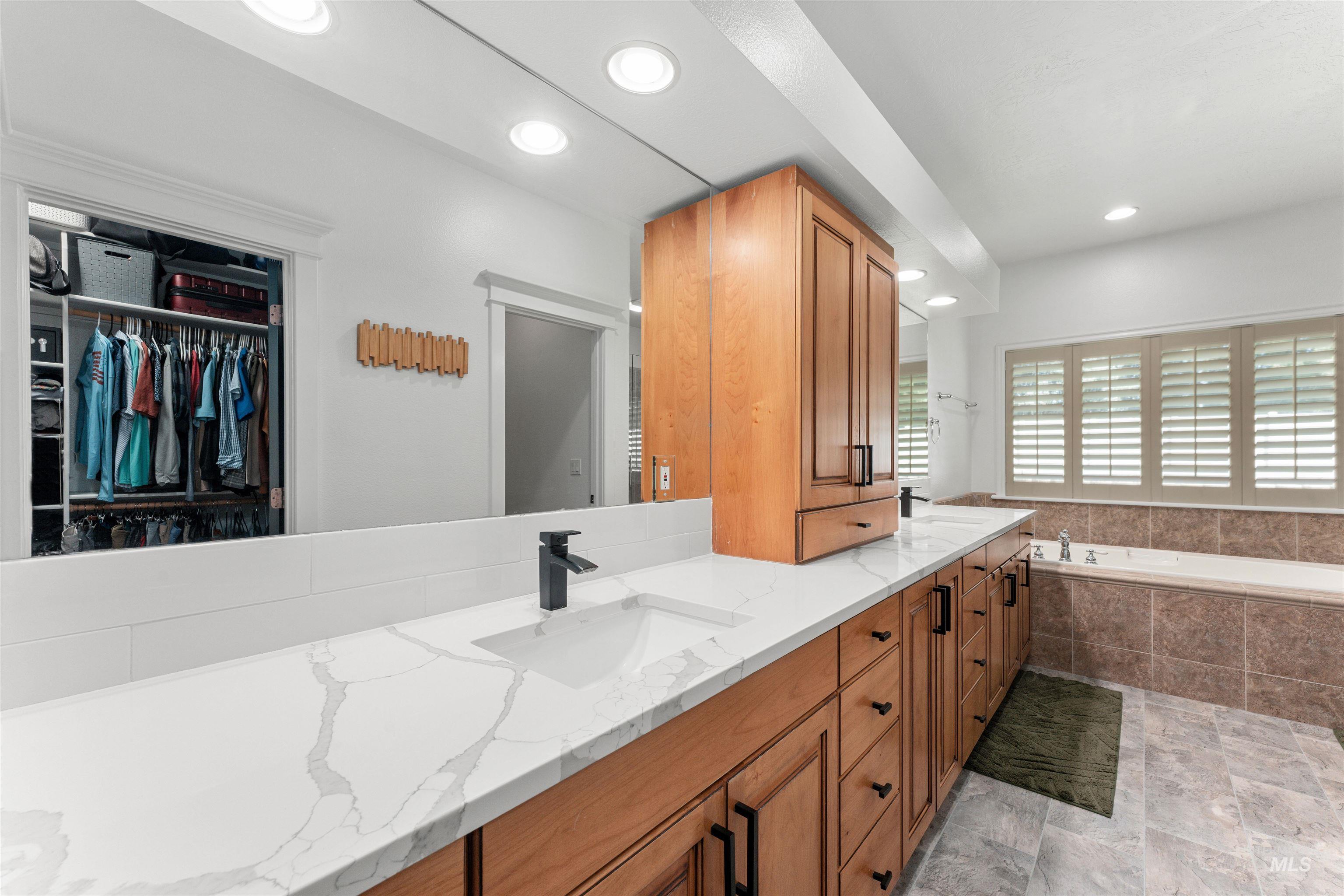 342 N Clearpoint Way Property Photo 18