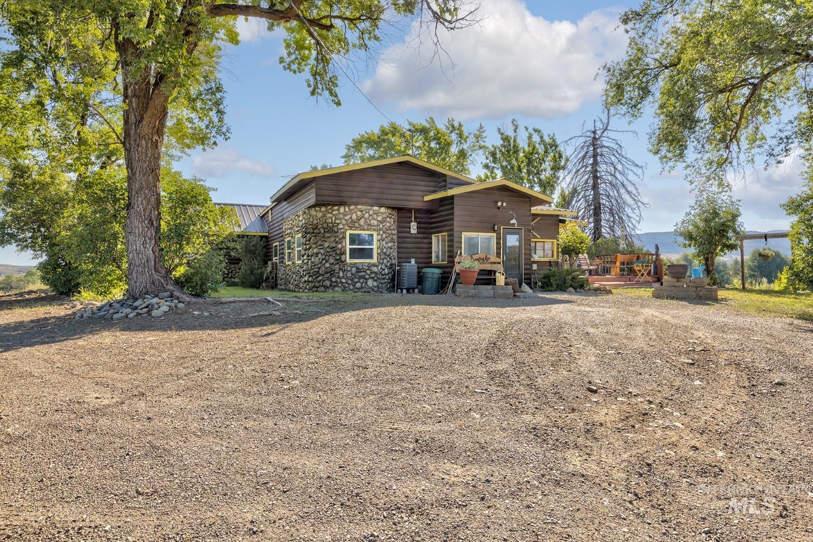 108 1/2 N Galena Property Photo 1
