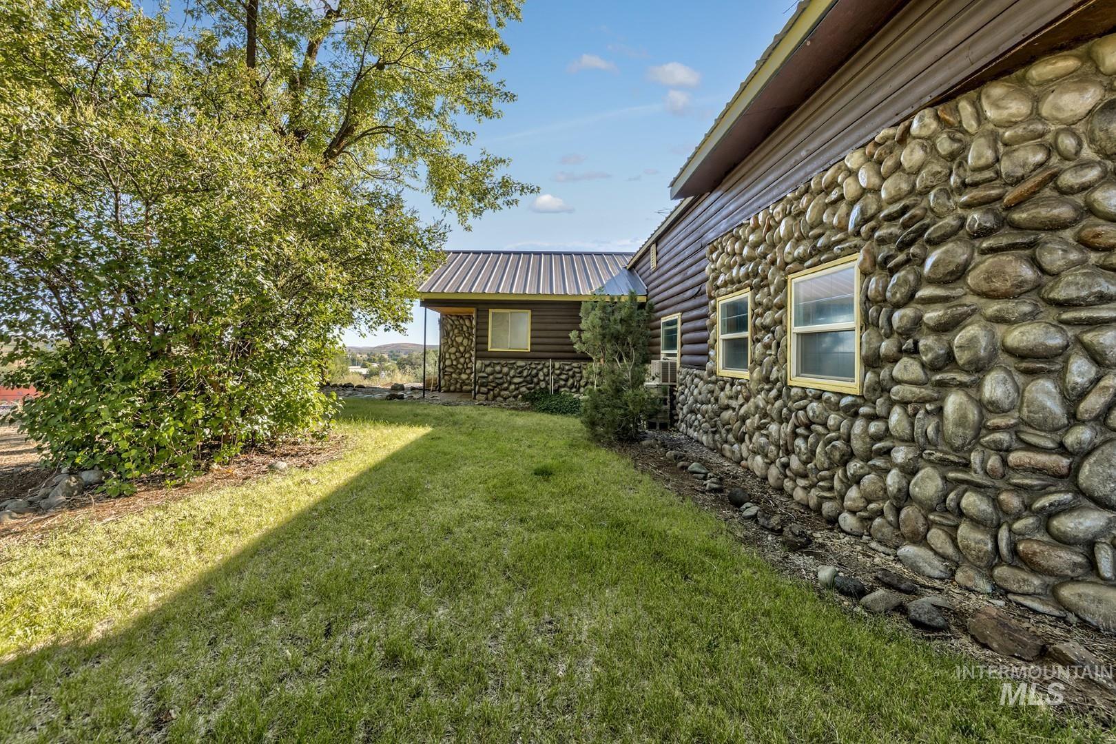 108 1/2 N Galena Property Photo 3
