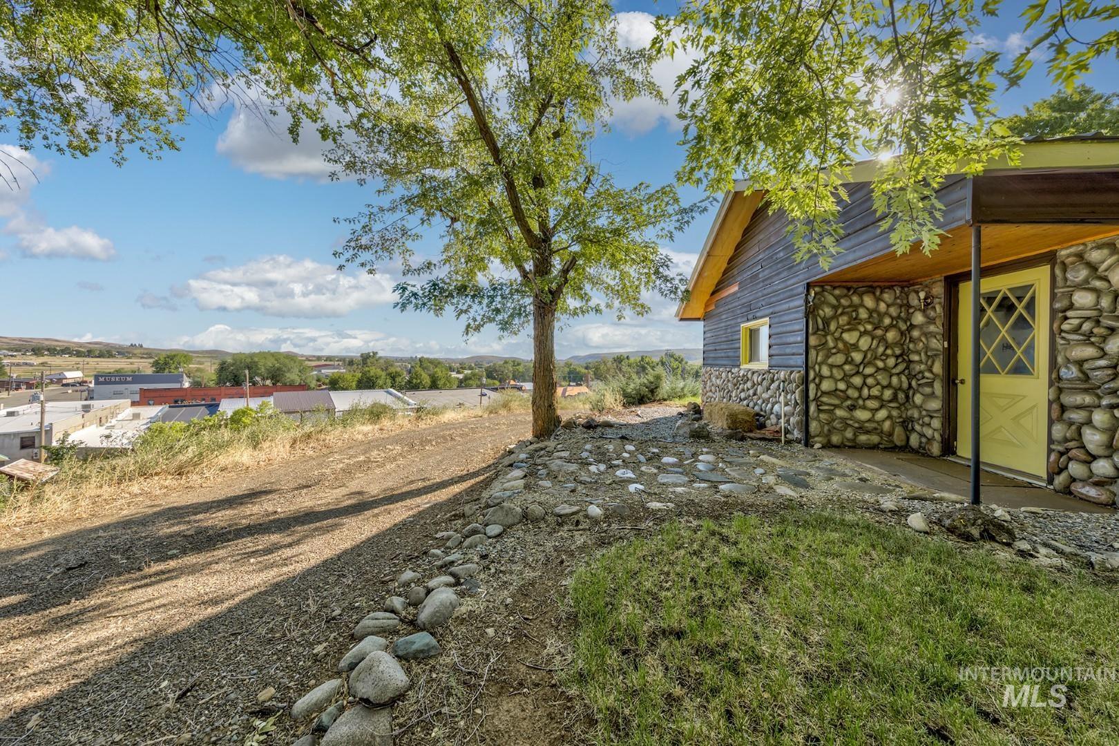 108 1/2 N Galena Property Photo 4