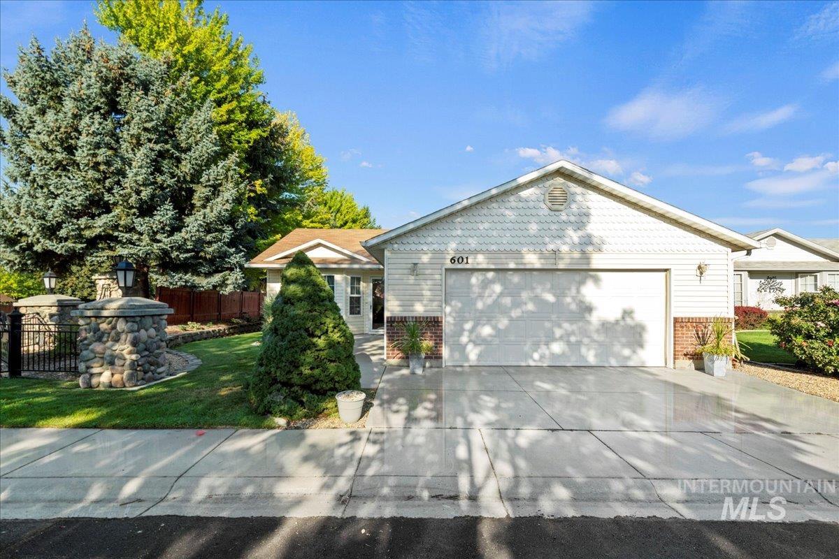 601 N Sterling St Property Photo 1