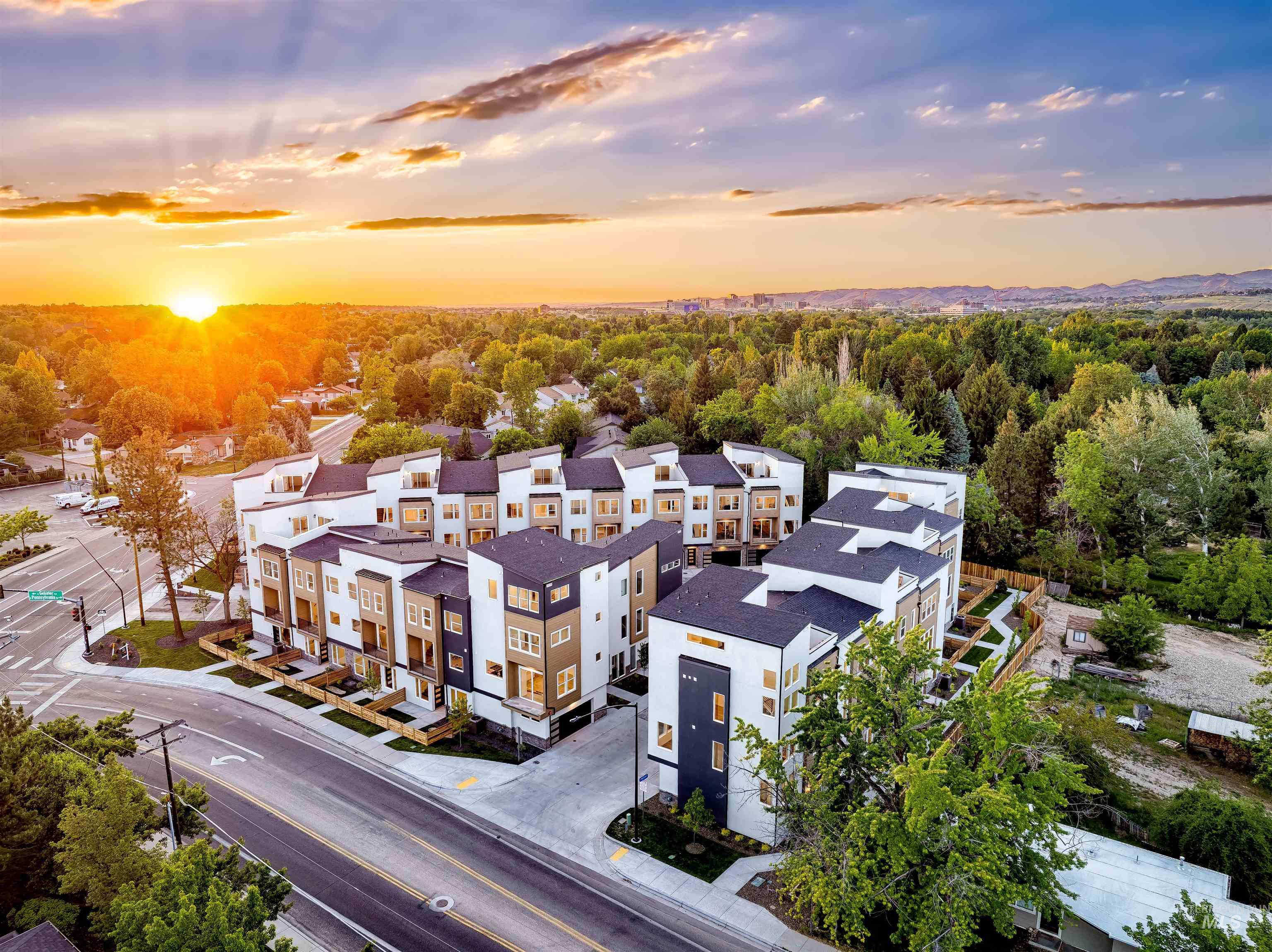 2044 S Mackinnon Ln Property Photo 1