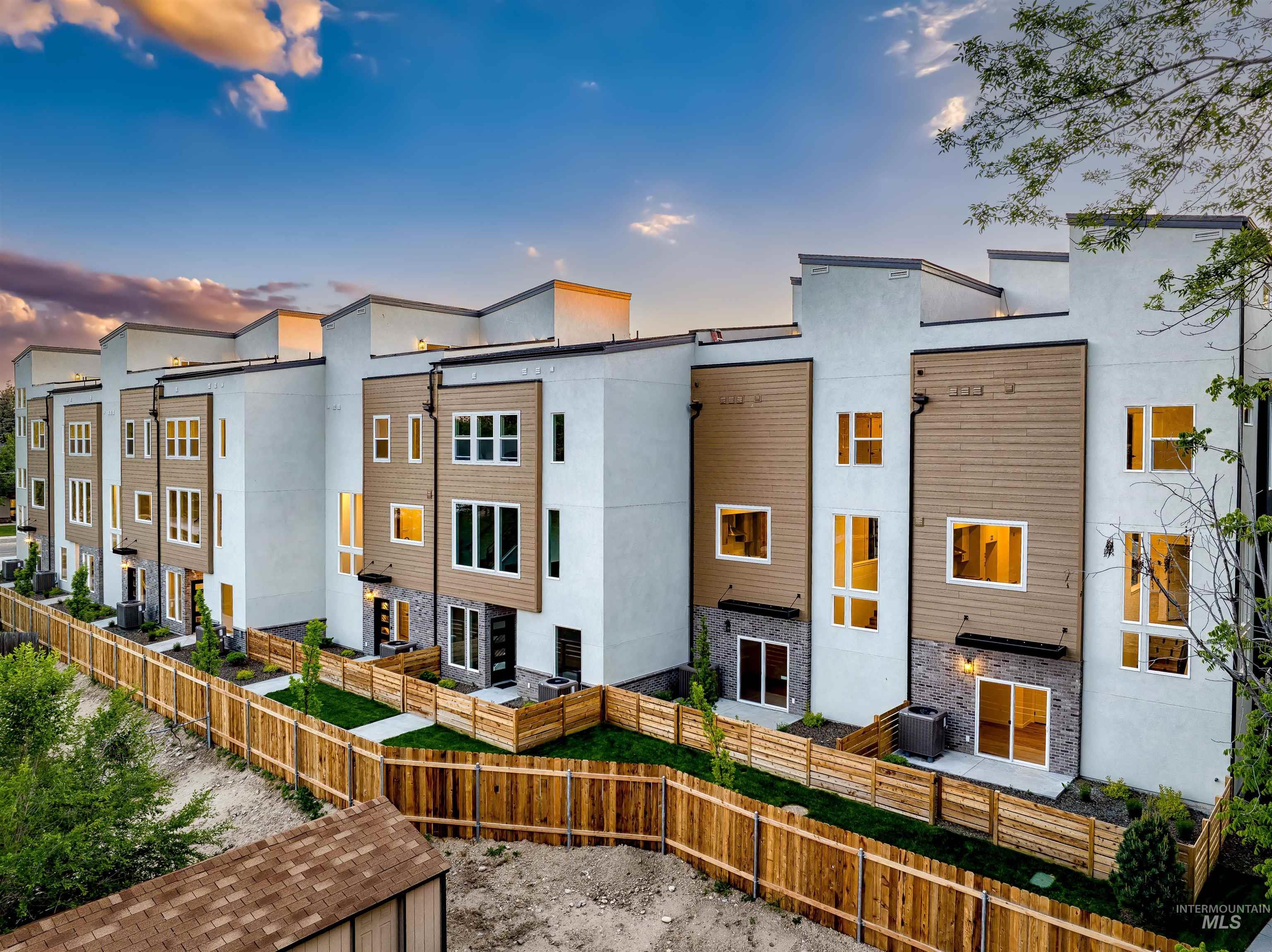 2044 S Mackinnon Ln Property Photo 4