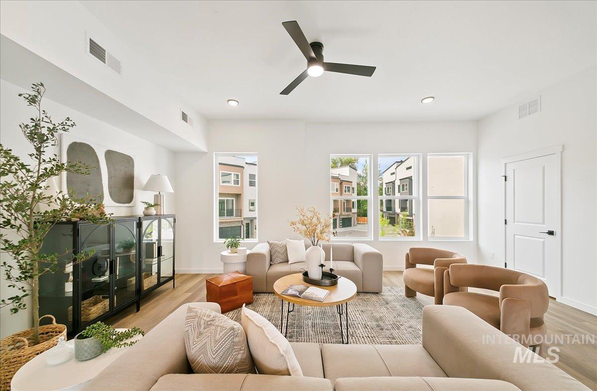 2044 S Mackinnon Ln Property Photo 11