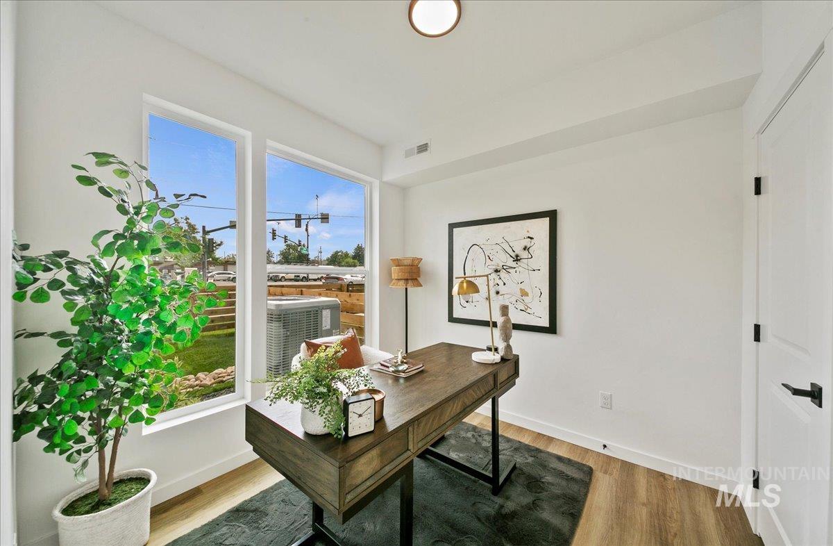 2044 S Mackinnon Ln Property Photo 40